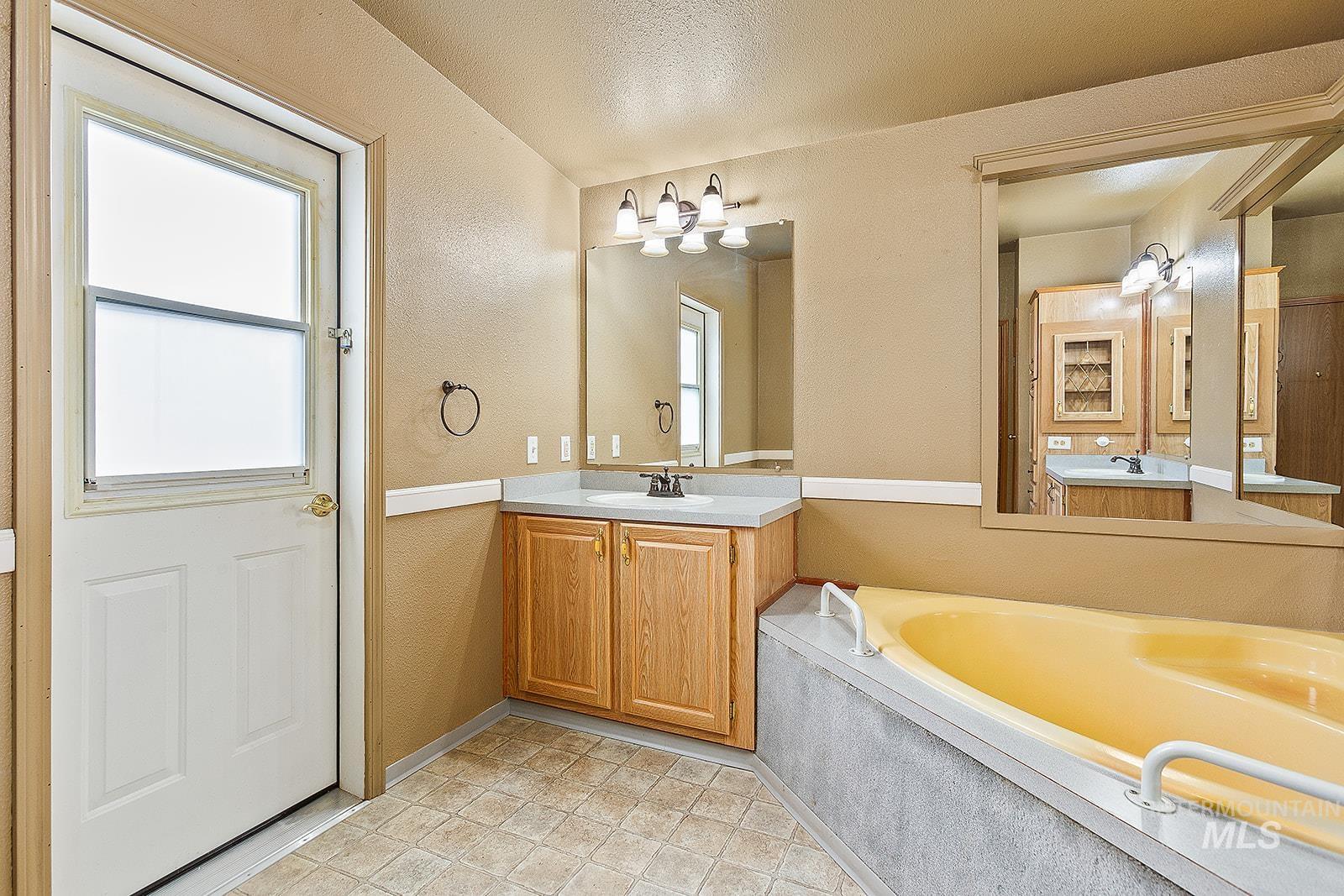 2015 6th Avenue Property Photo 11