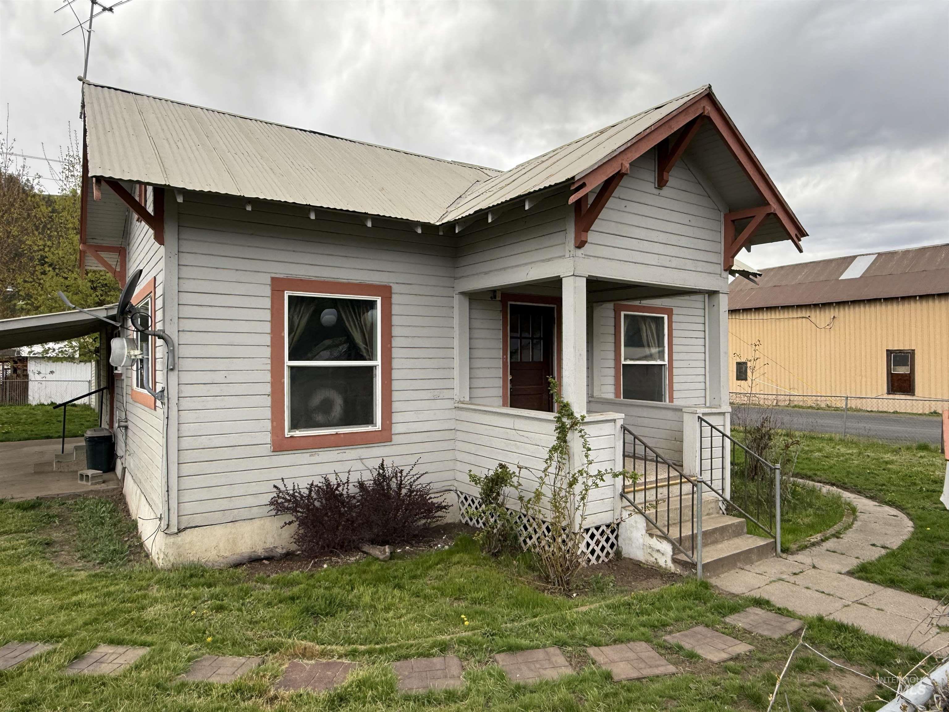 202 S Main Street Property Photo 2