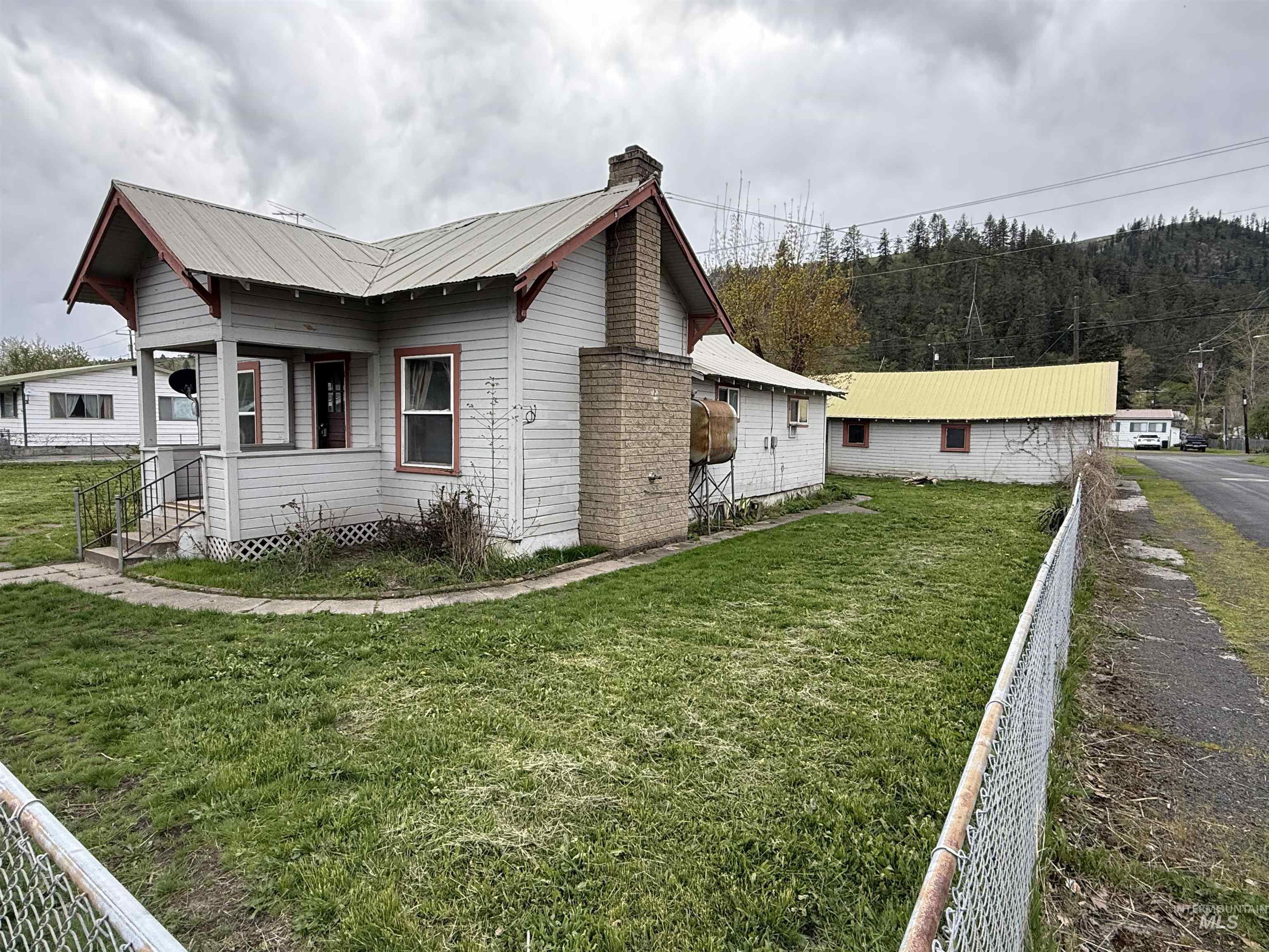 202 S Main Street Property Photo 3