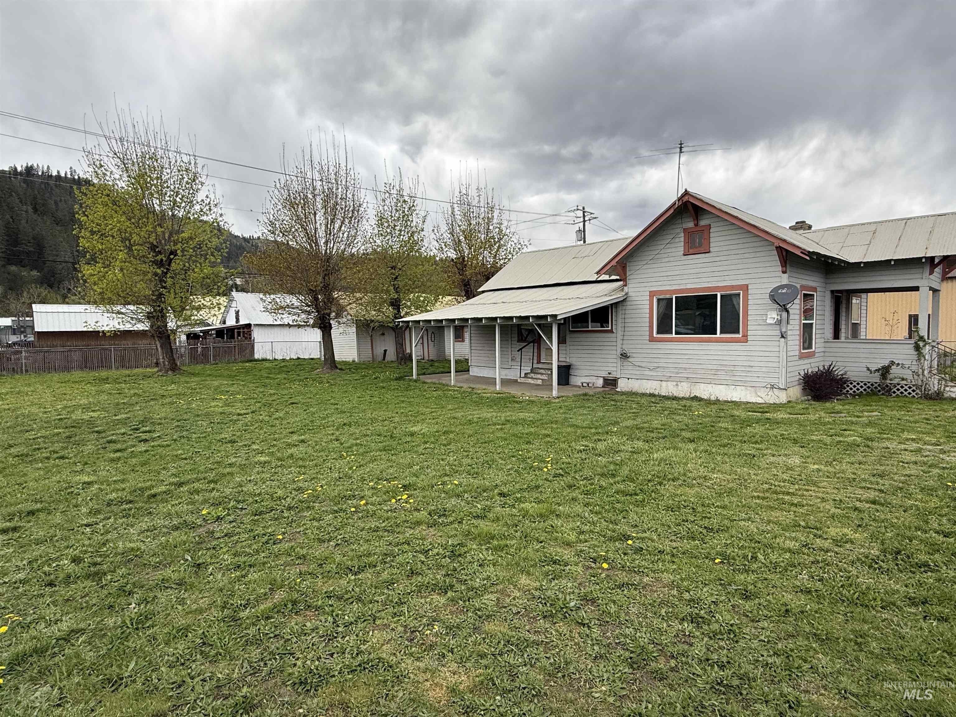 202 S Main Street Property Photo 4