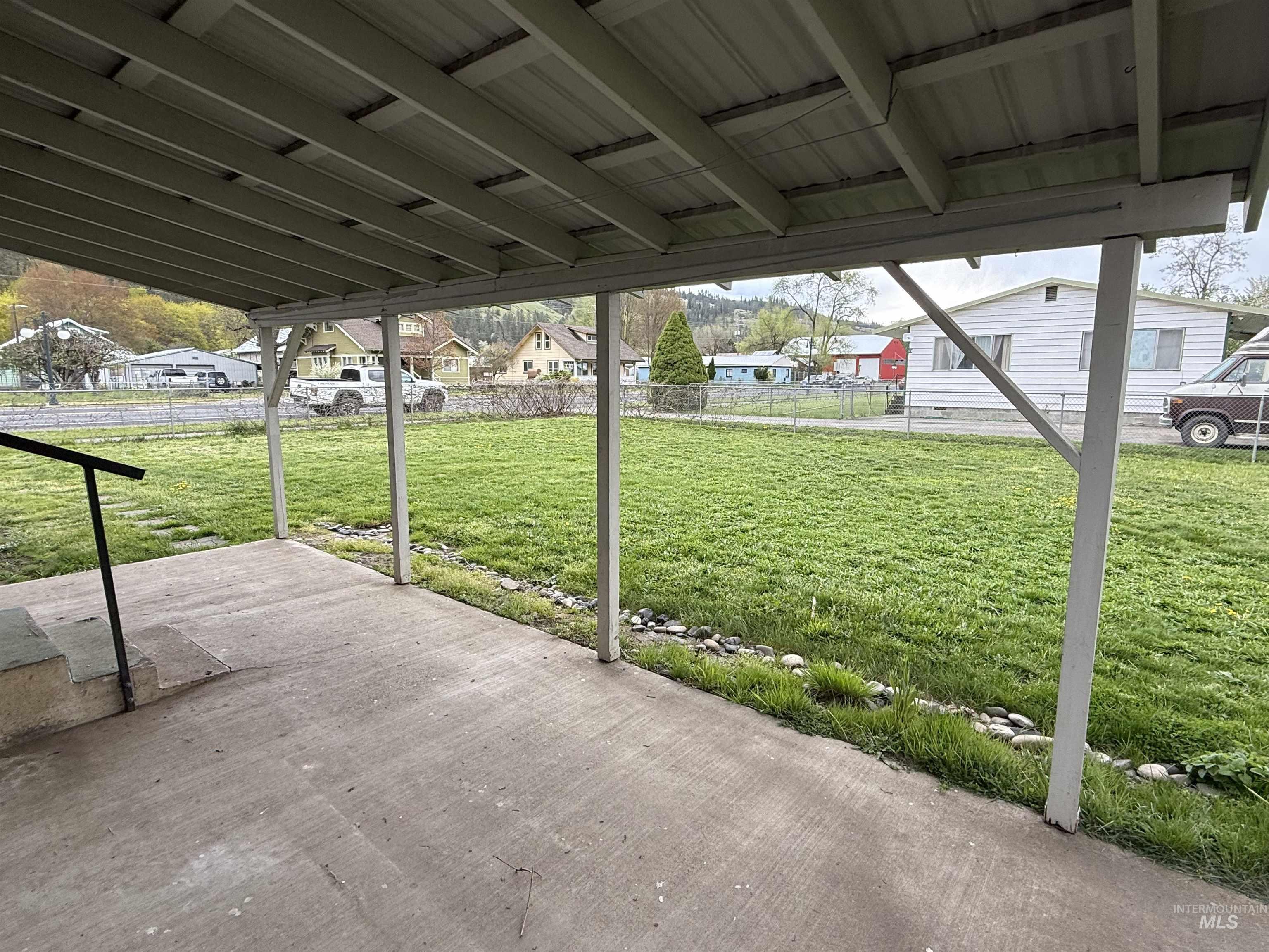 202 S Main Street Property Photo 6