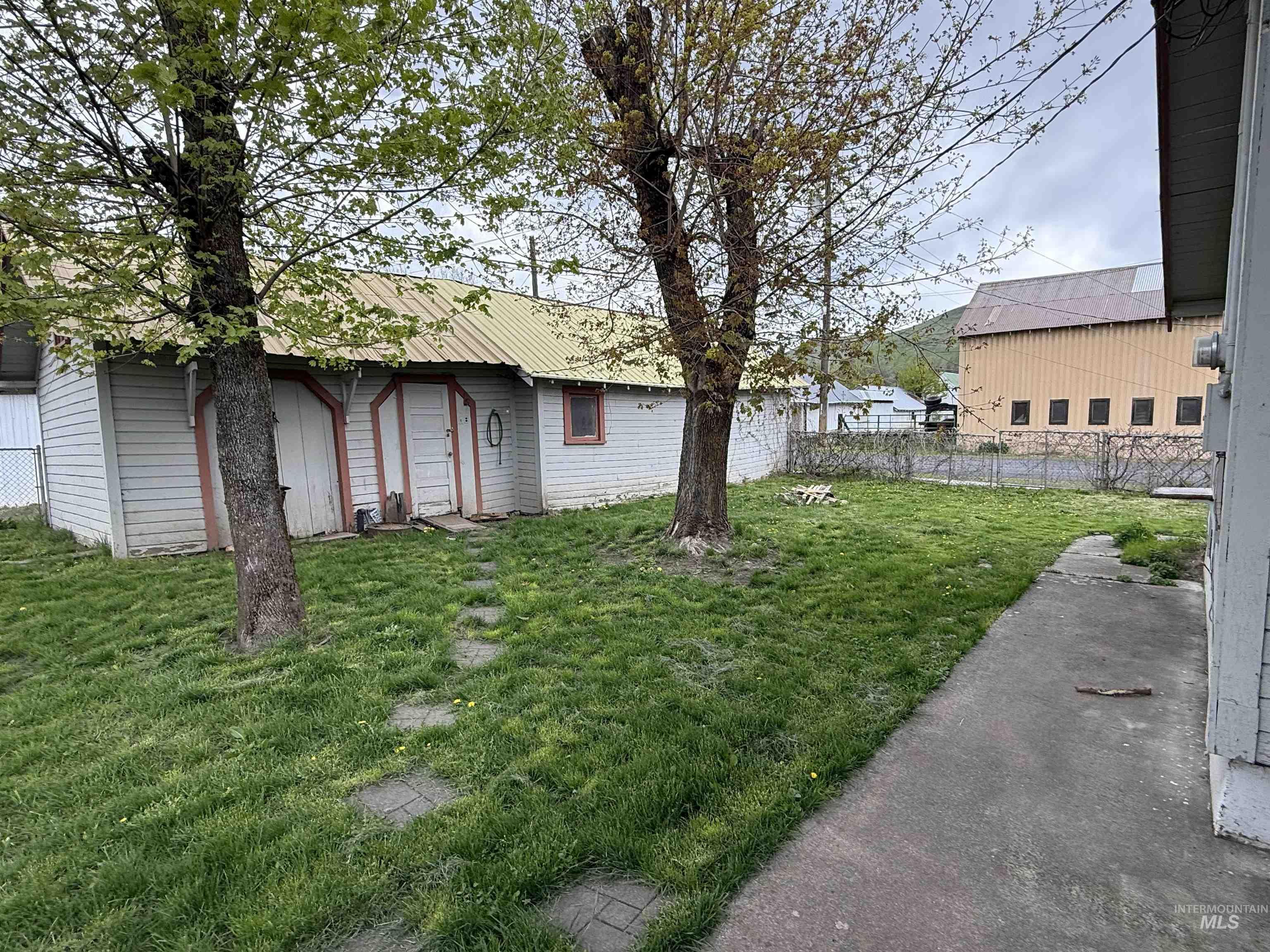 202 S Main Street Property Photo 7