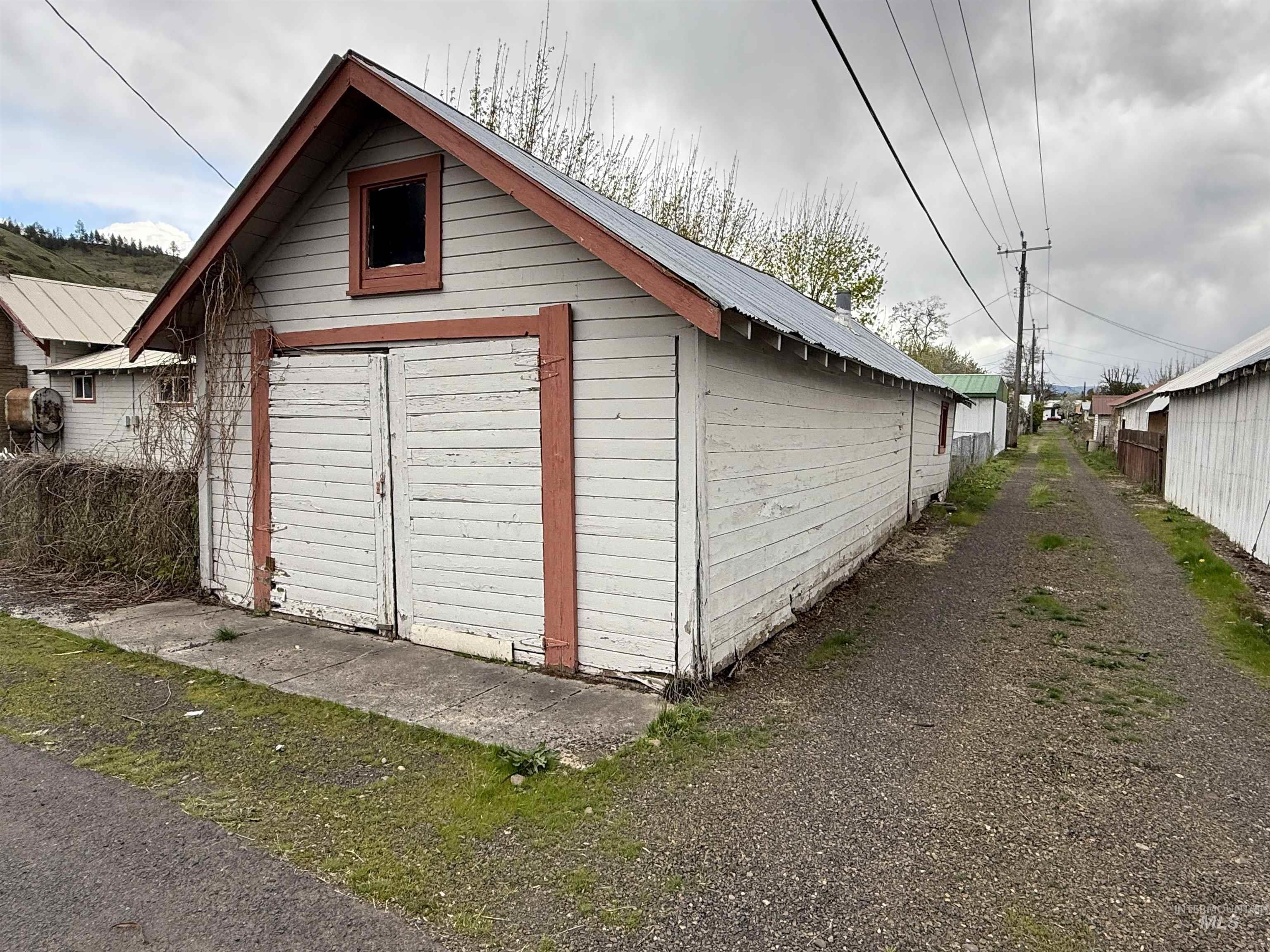 202 S Main Street Property Photo 9