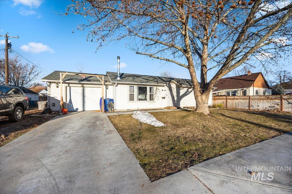 916 11th St S Property Photo 1