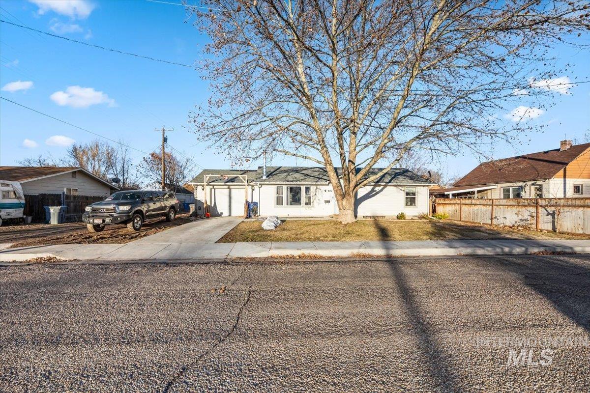 916 11th St S Property Photo 2