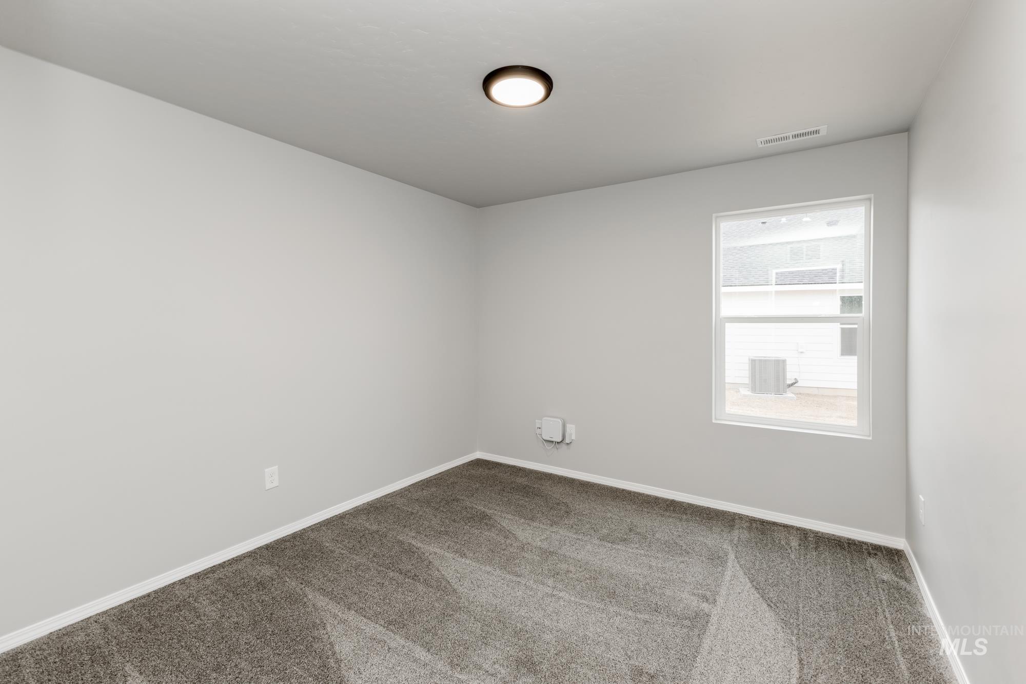 825 Sw Alpha St Property Photo 12