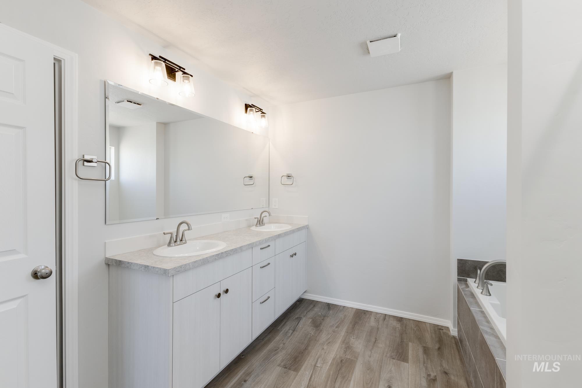 7286 E Shields Dr Property Photo 25