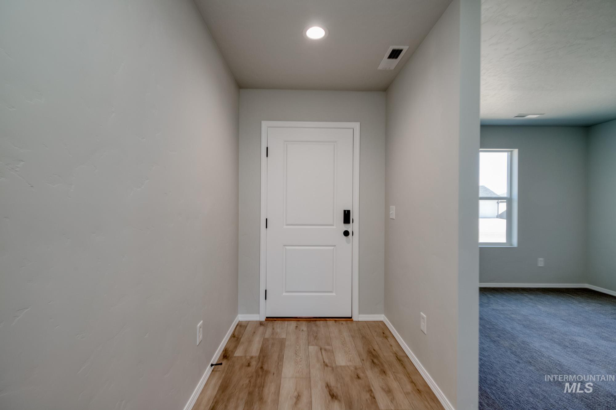 318 Chalcedony Ave Property Photo 2