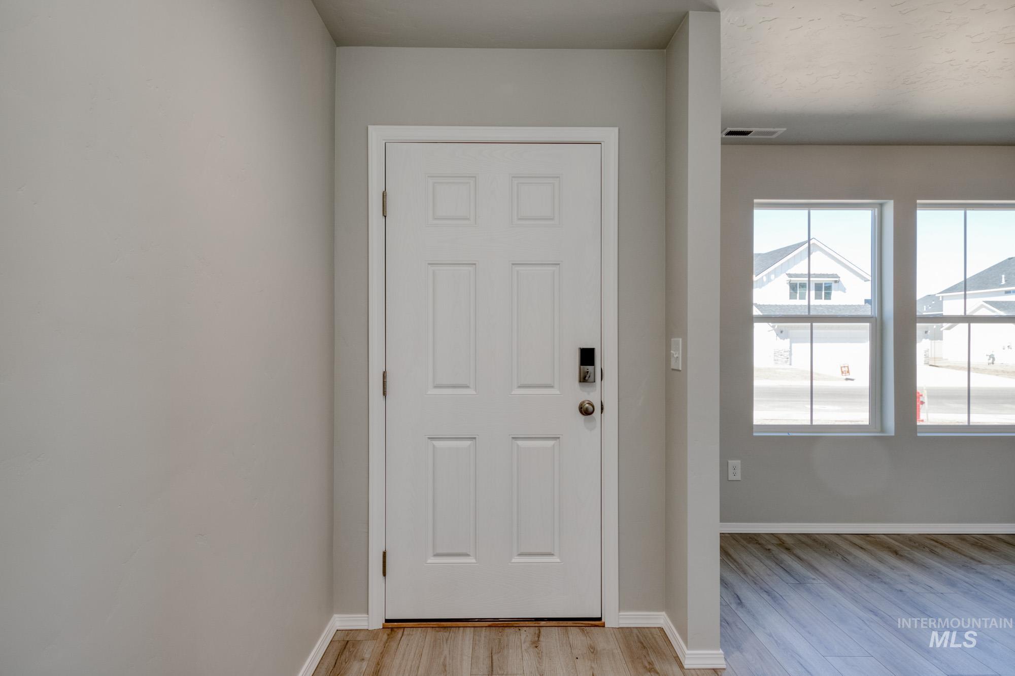 310 Chalcedony Ave Property Photo 2