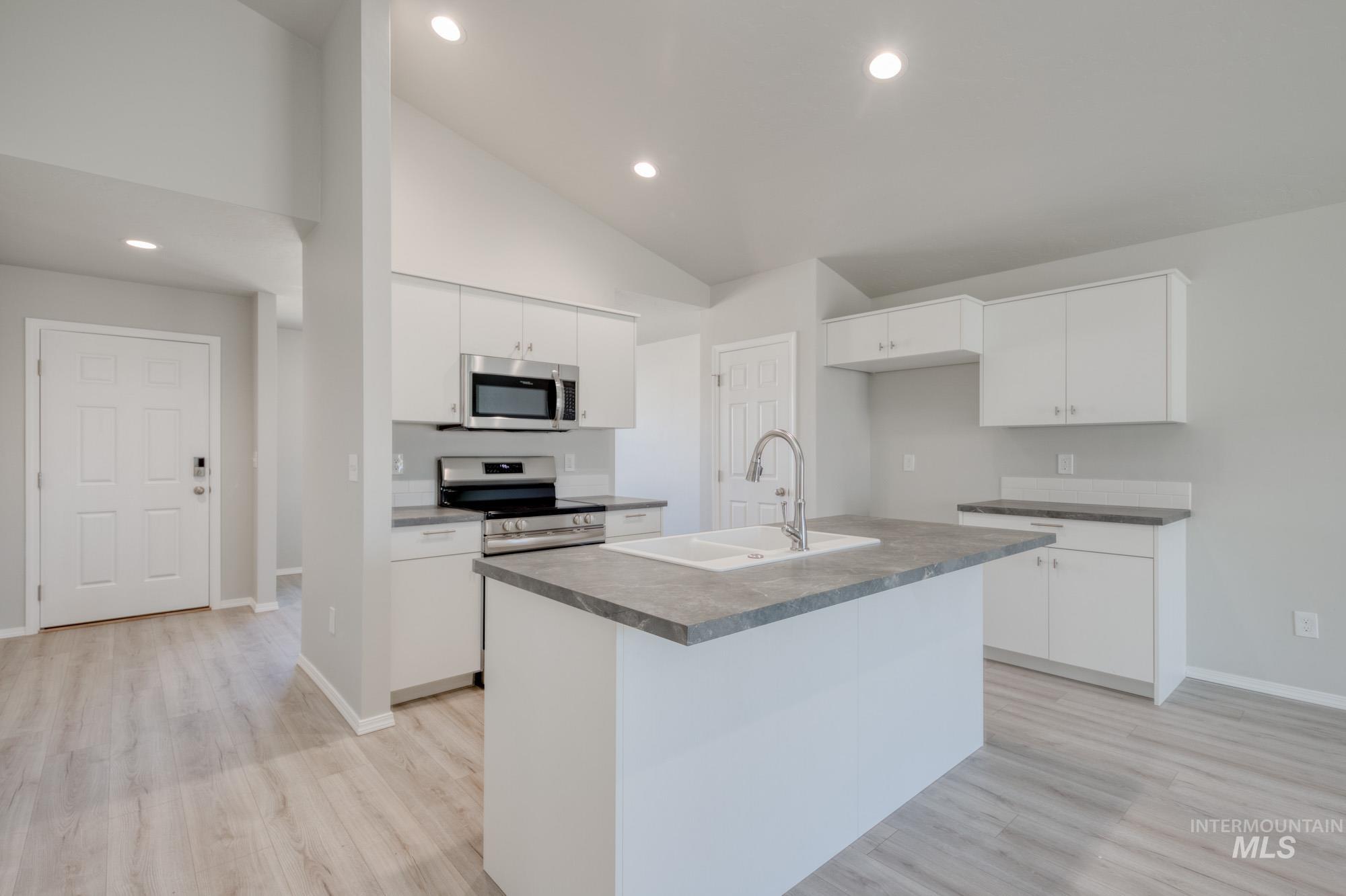 310 Chalcedony Ave Property Photo 3