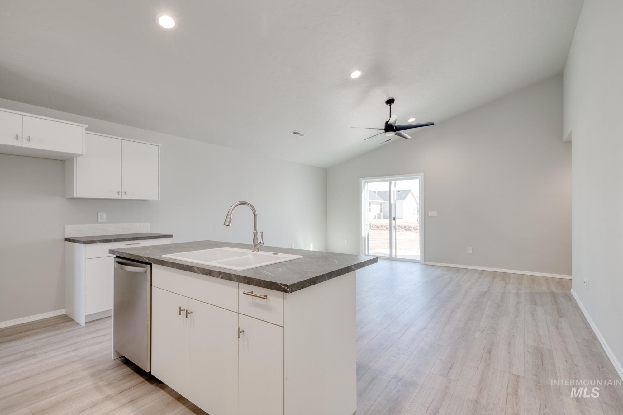 310 Chalcedony Ave Property Photo 6