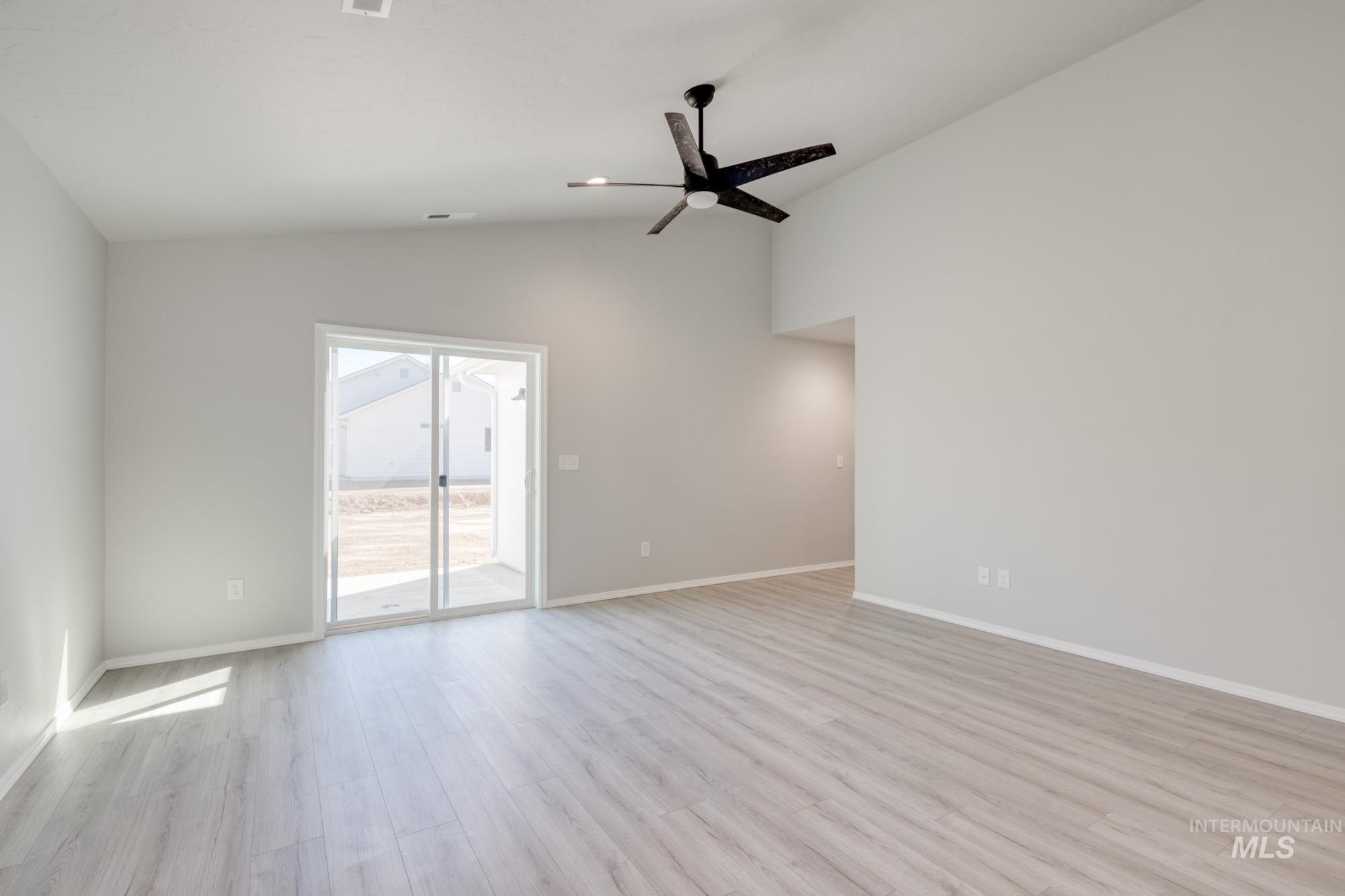 310 Chalcedony Ave Property Photo 10