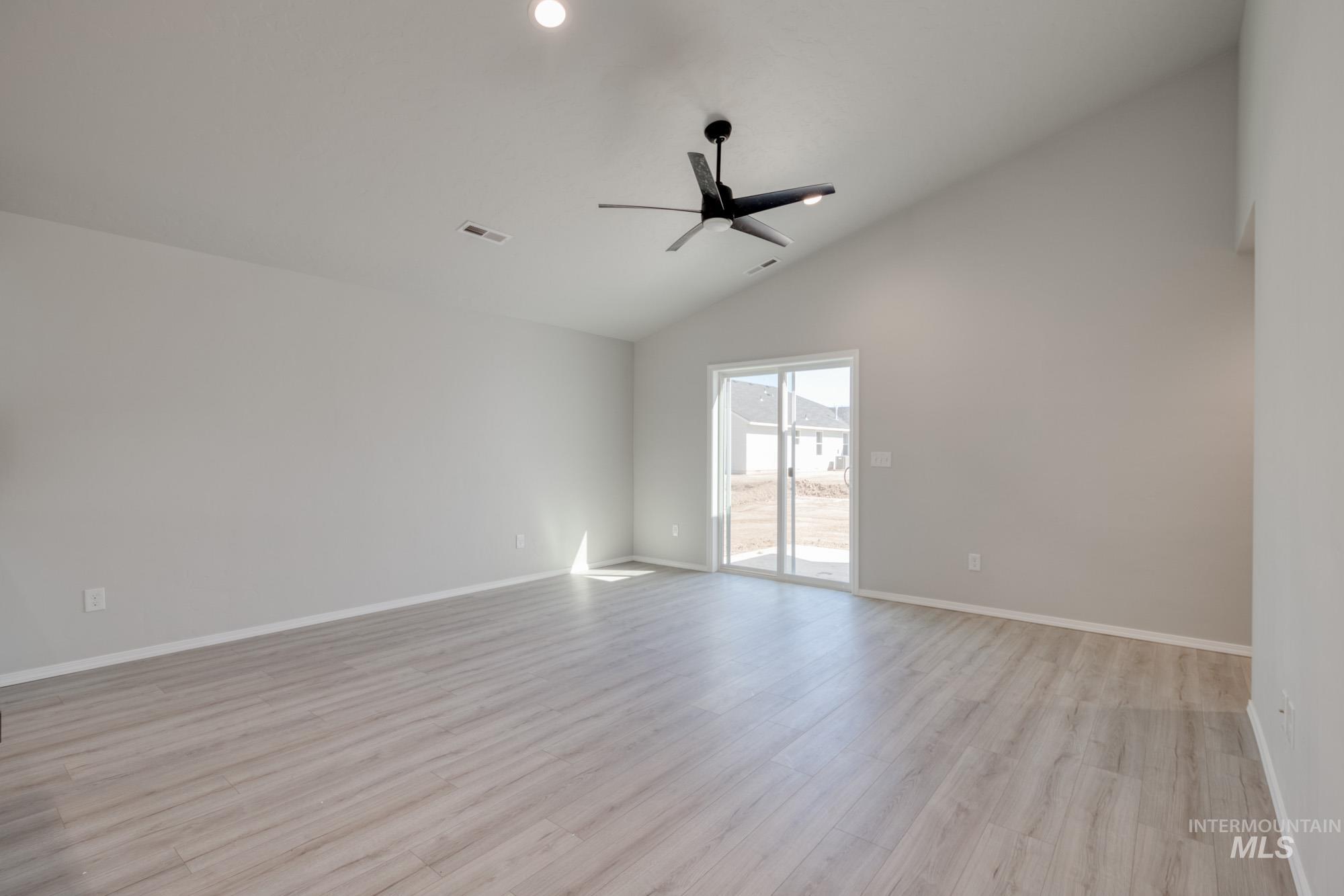 310 Chalcedony Ave Property Photo 11