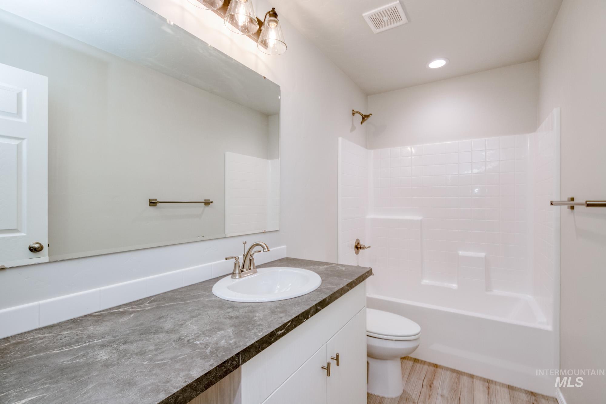 310 Chalcedony Ave Property Photo 12