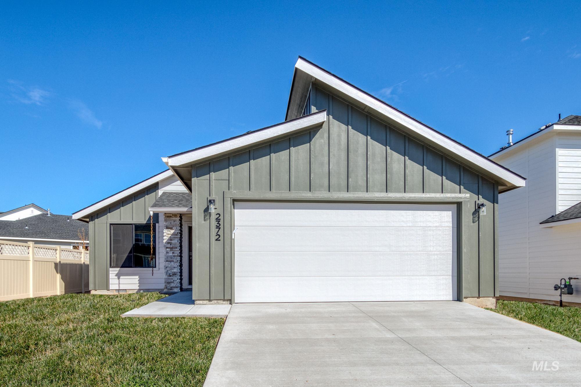 2372 W Opalite Dr Property Photo 1