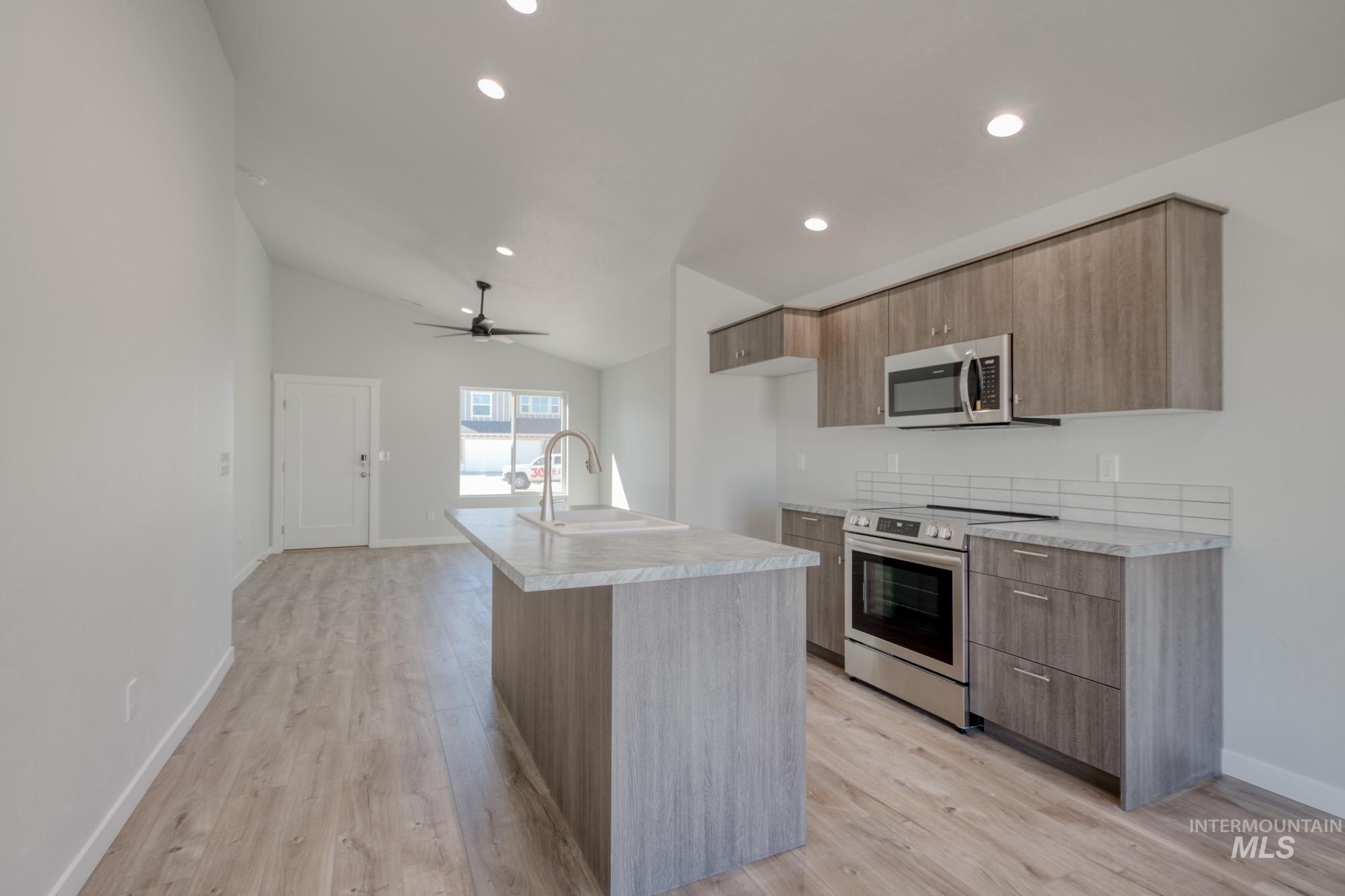 2372 W Opalite Dr Property Photo 4
