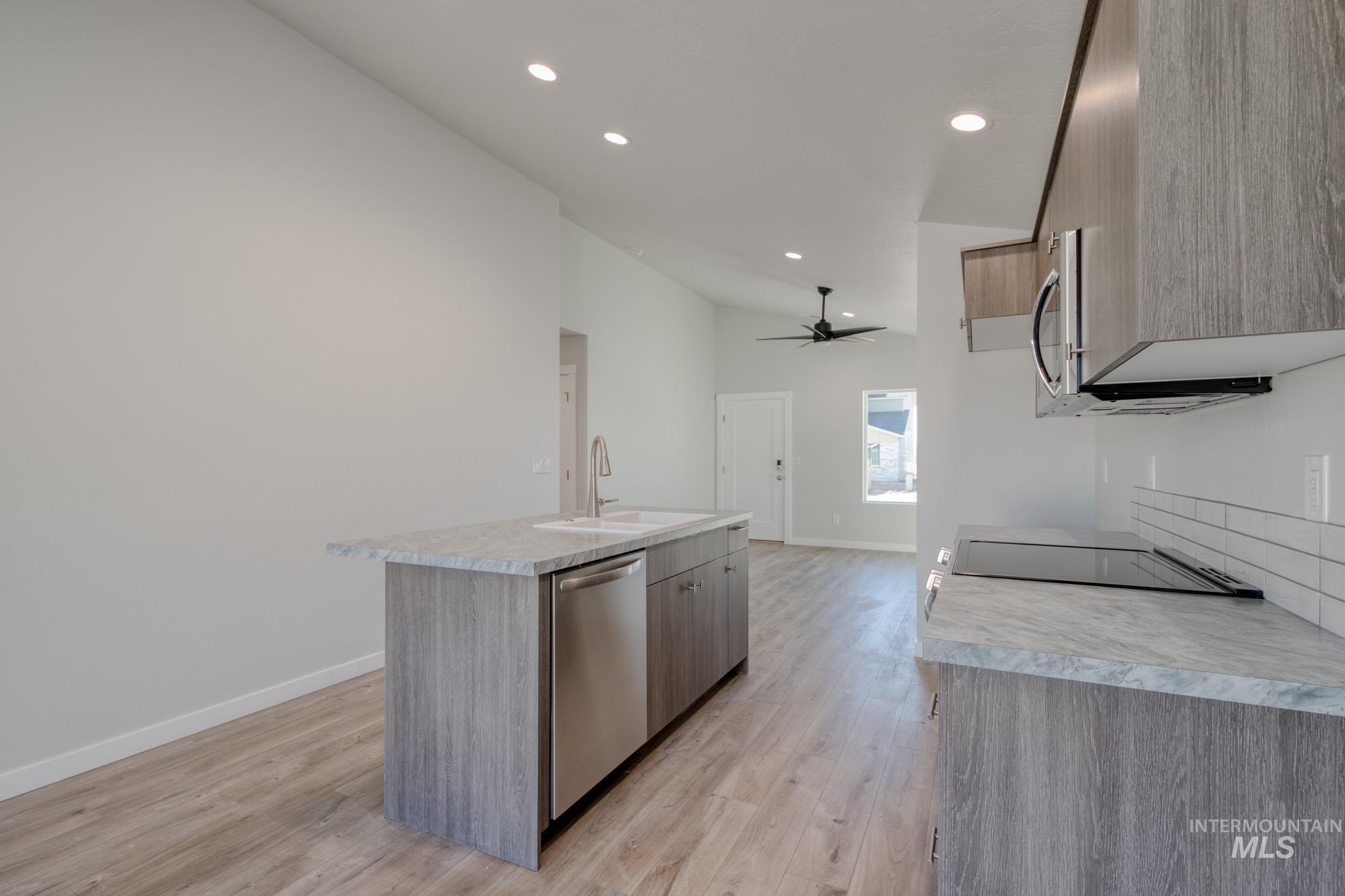 2372 W Opalite Dr Property Photo 6