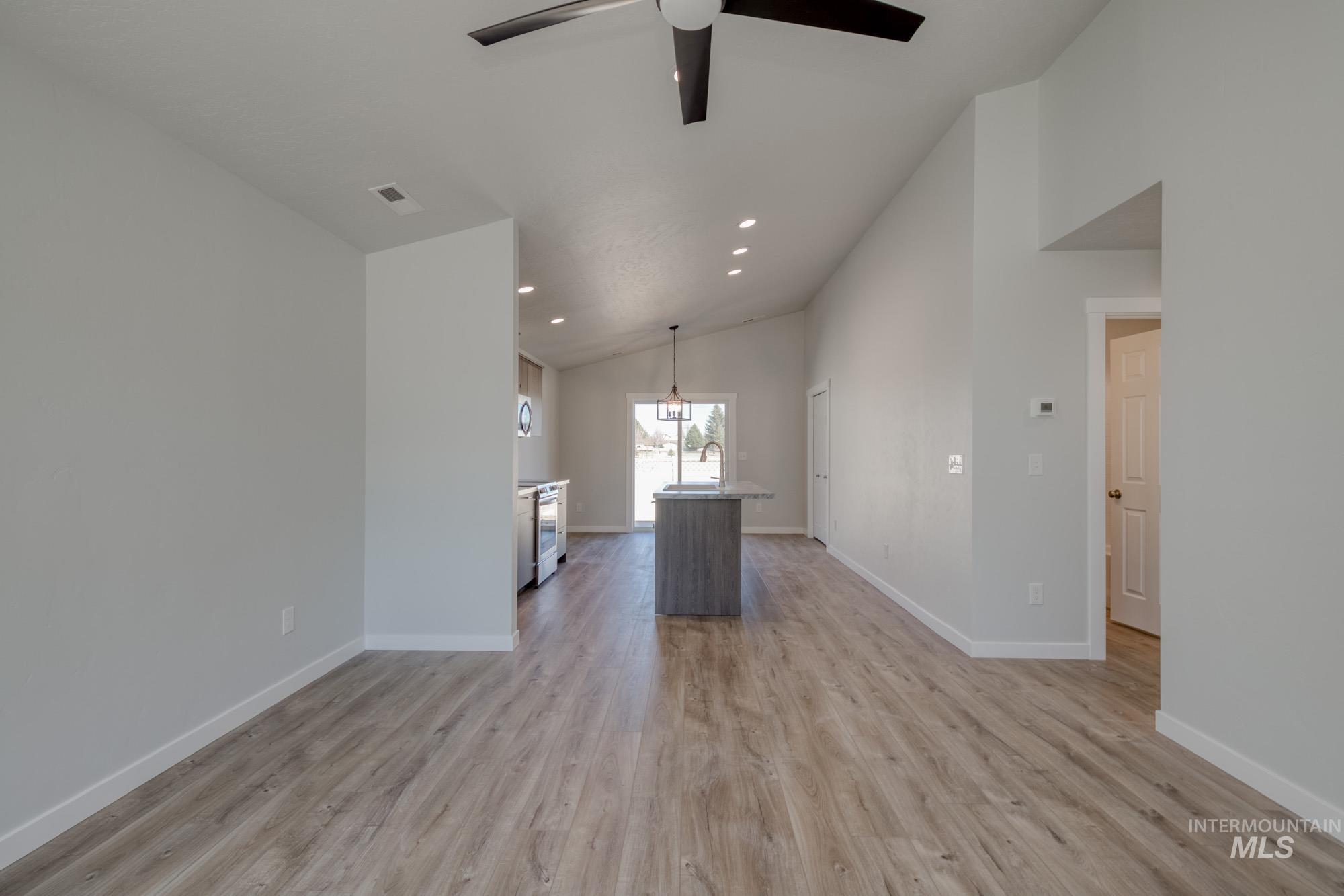 2372 W Opalite Dr Property Photo 9