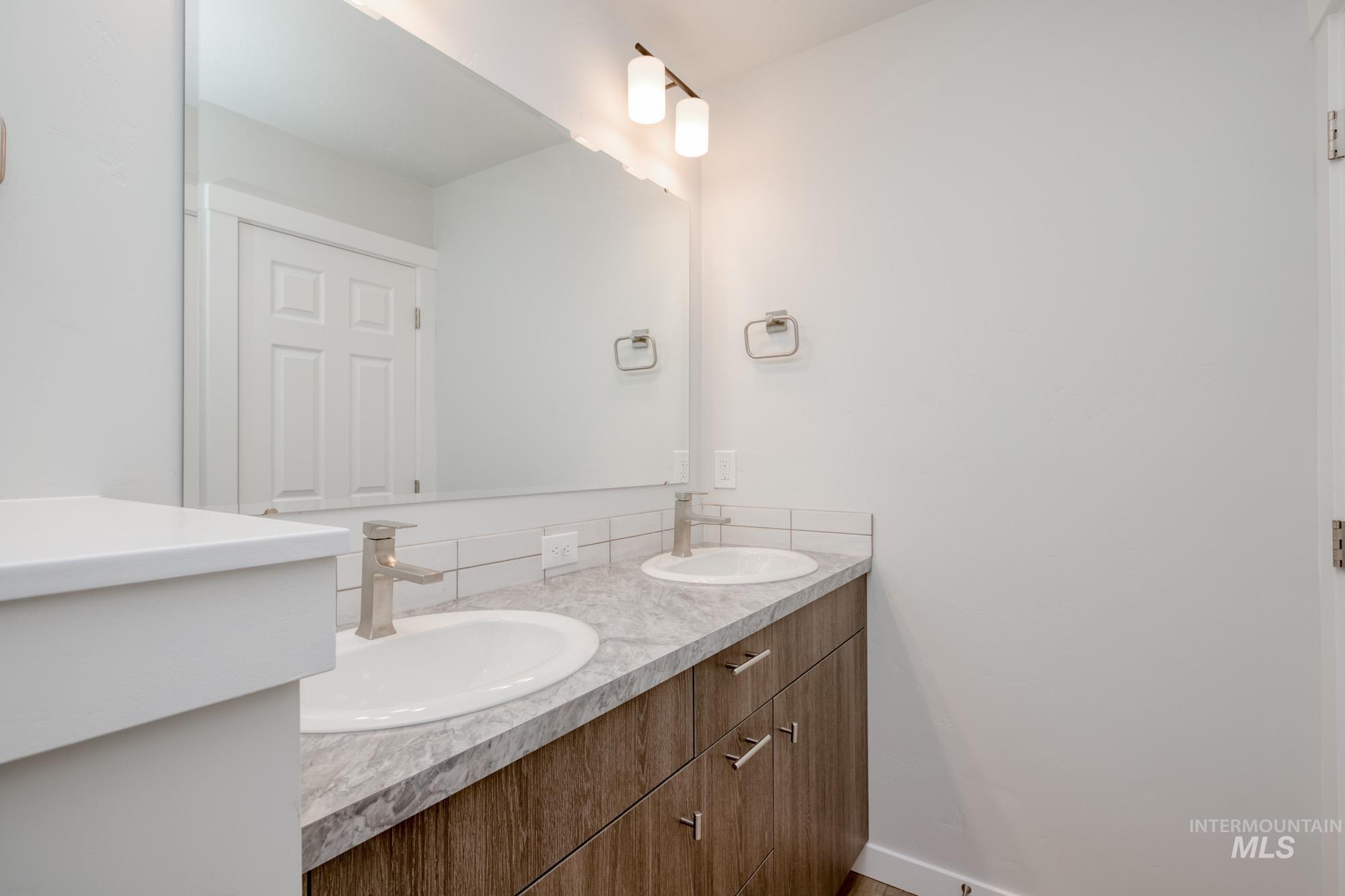 2372 W Opalite Dr Property Photo 20