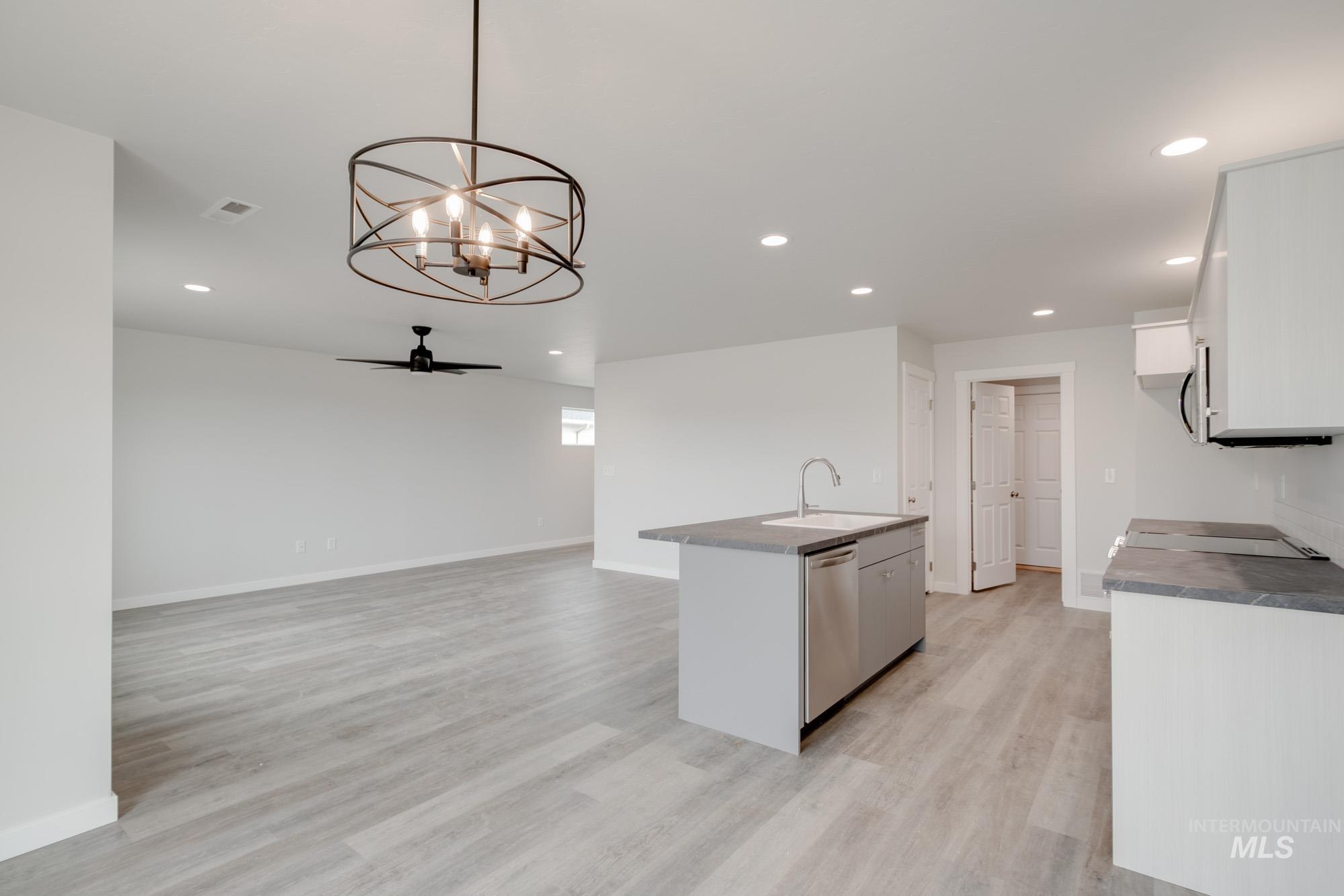 2348 W Opalite Dr Property Photo 10