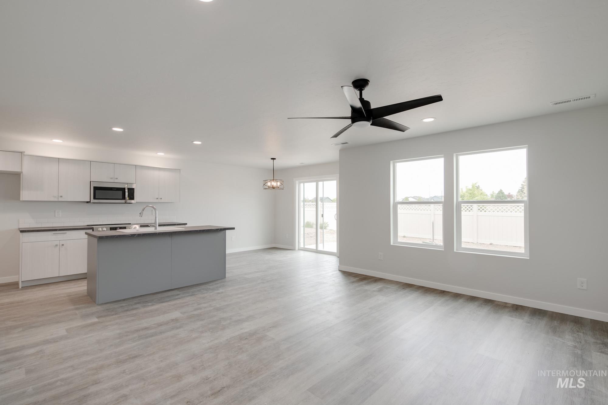 2348 W Opalite Dr Property Photo 13