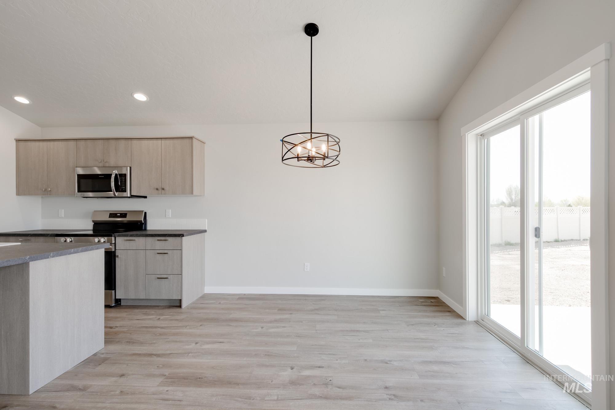 2395 W Opalite Dr Property Photo 6