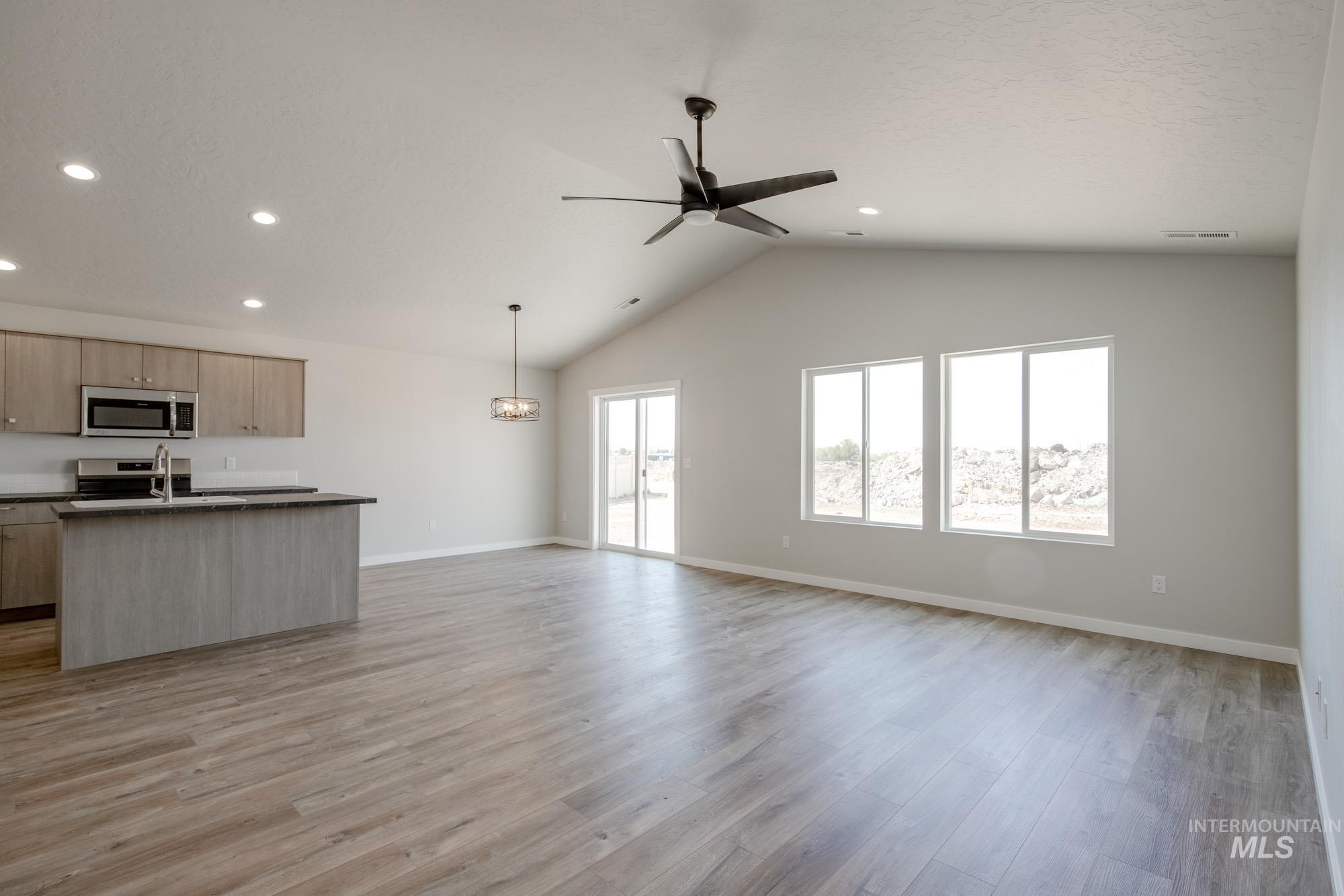 2395 W Opalite Dr Property Photo 8