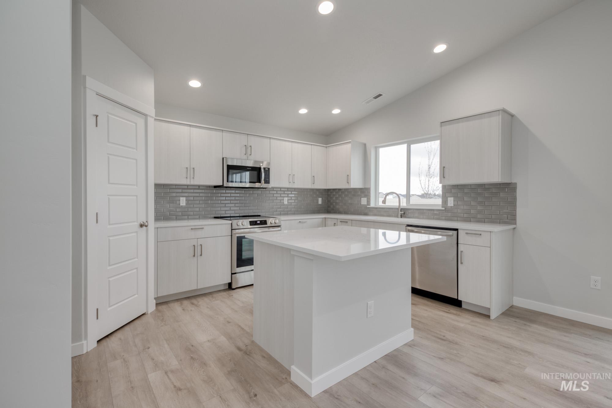 3535 W Morere Dr Property Photo 18