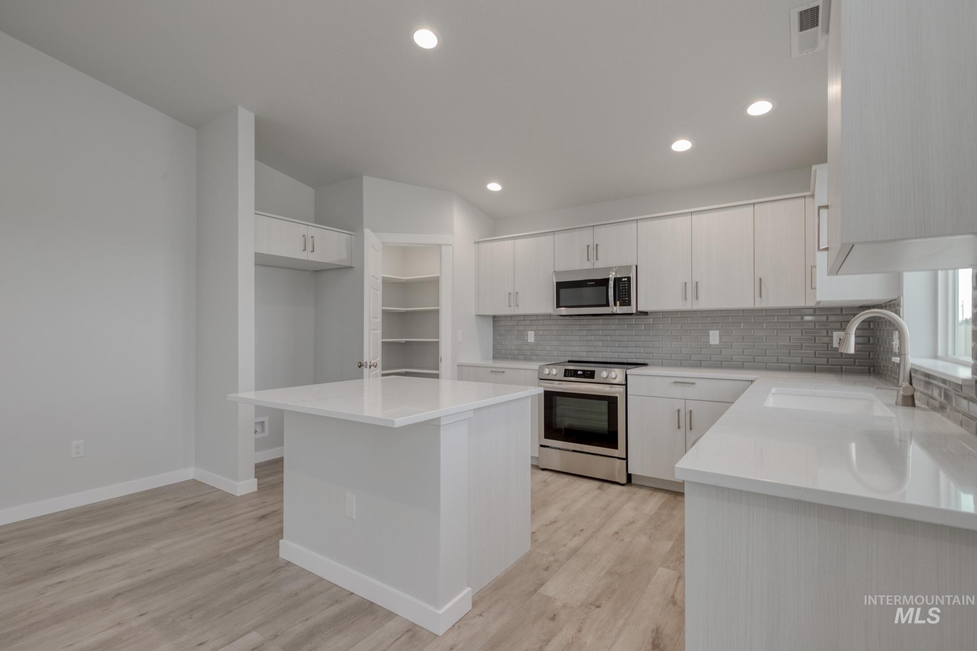 3535 W Morere Dr Property Photo 20
