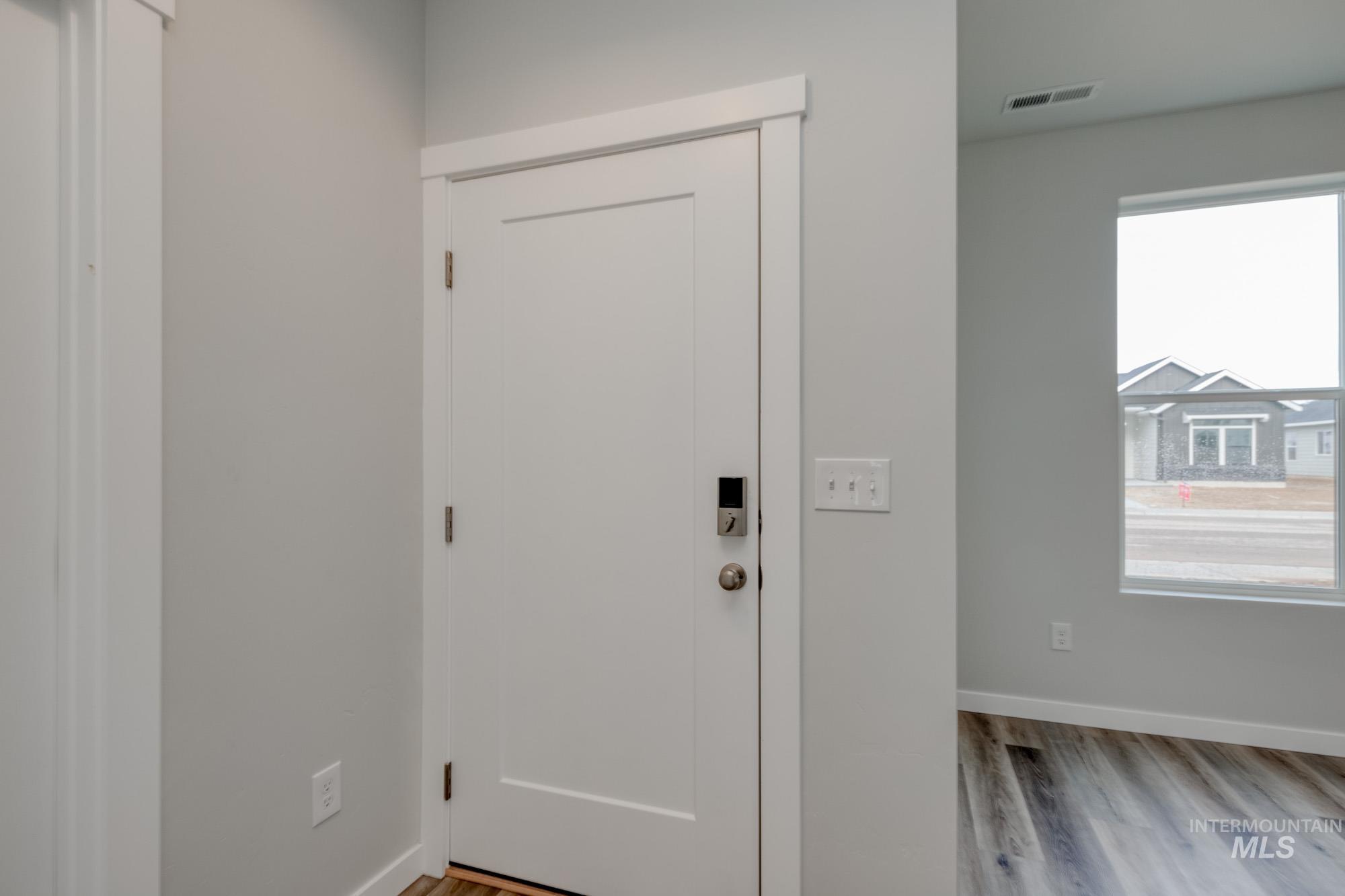 2804 N Eagle Meadow Ave Property Photo 2