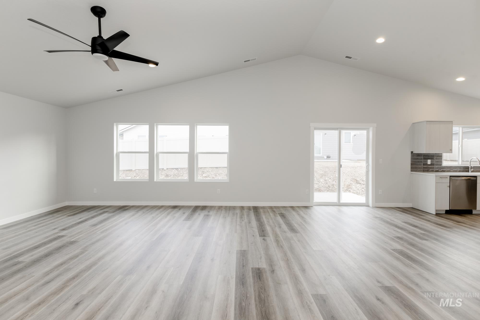1396 W Malad River St Property Photo 7
