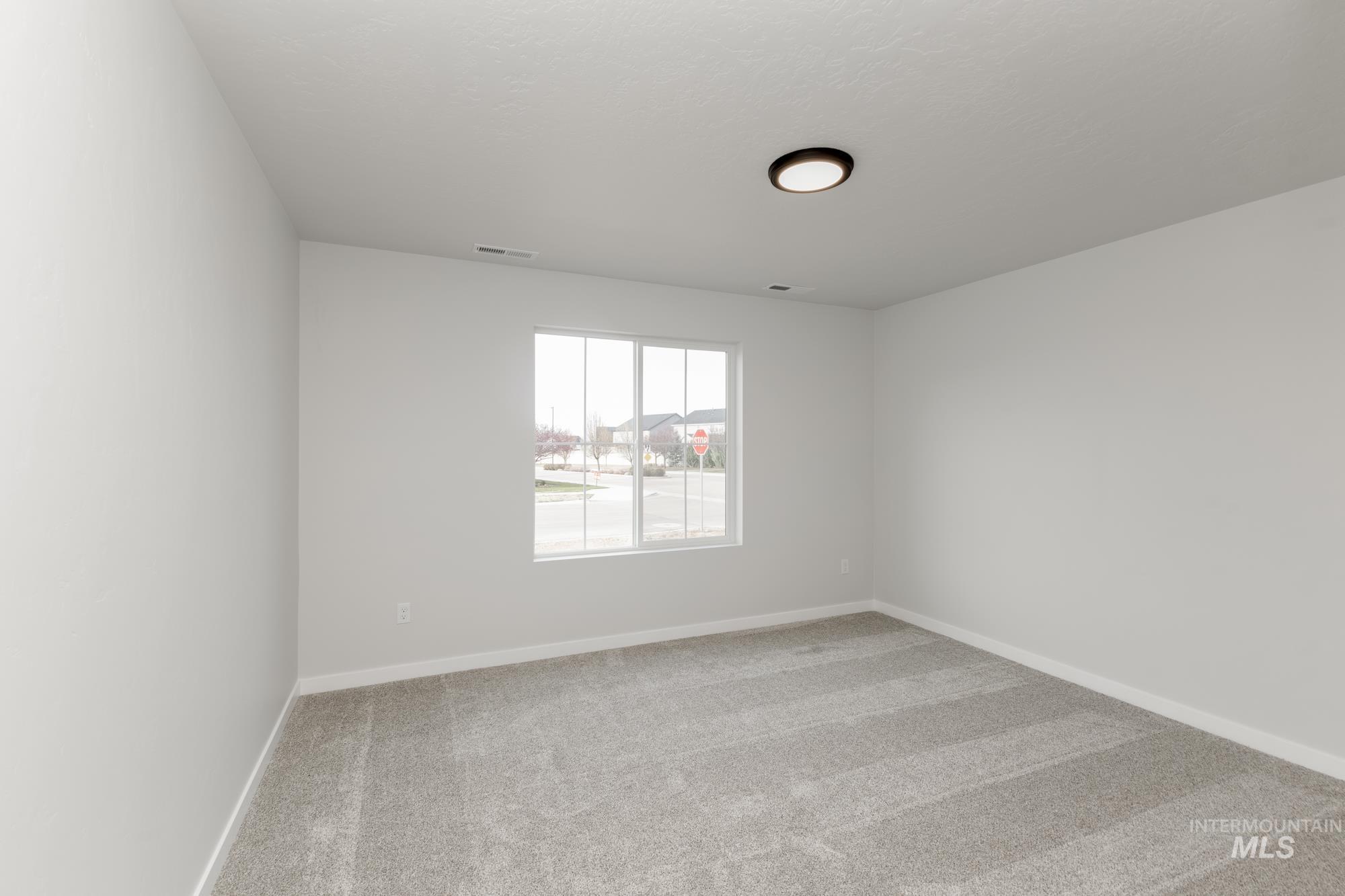 1396 W Malad River St Property Photo 12