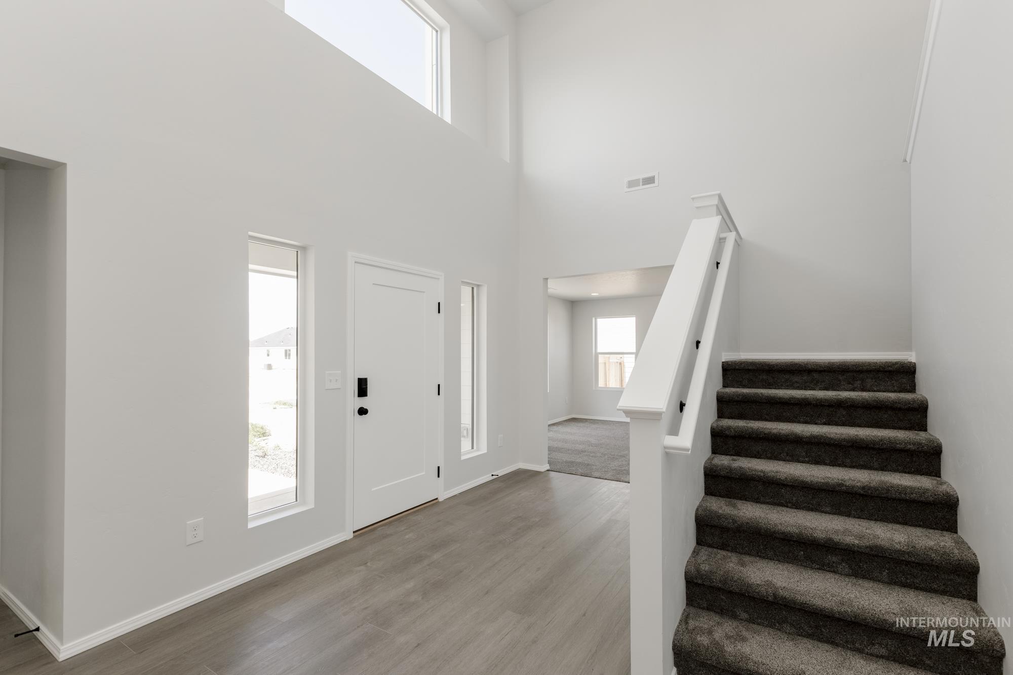 16804 Dunning Way Property Photo 2