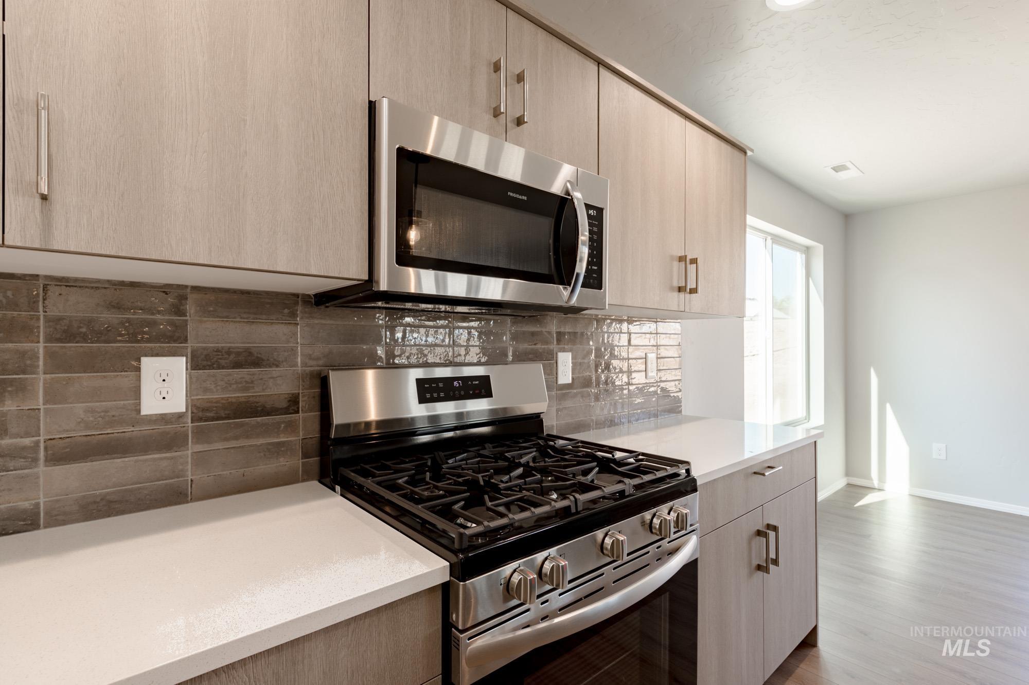 16804 Dunning Way Property Photo 4