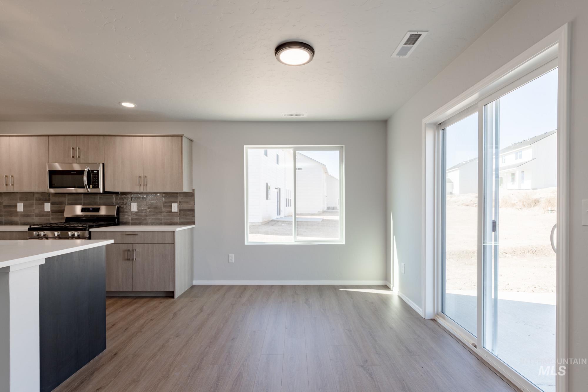 16804 Dunning Way Property Photo 8