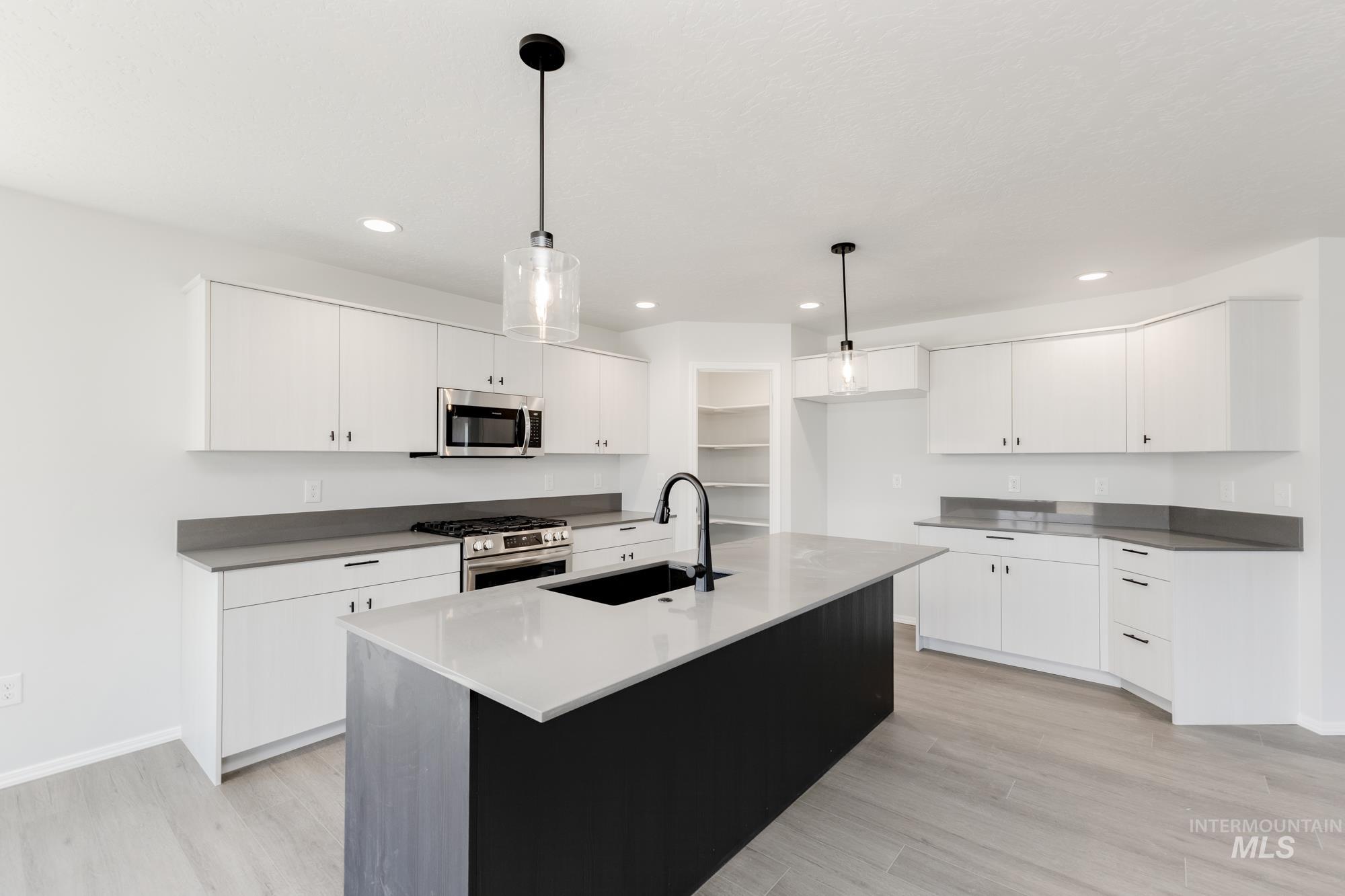 16804 Dunning Way Property Photo 10