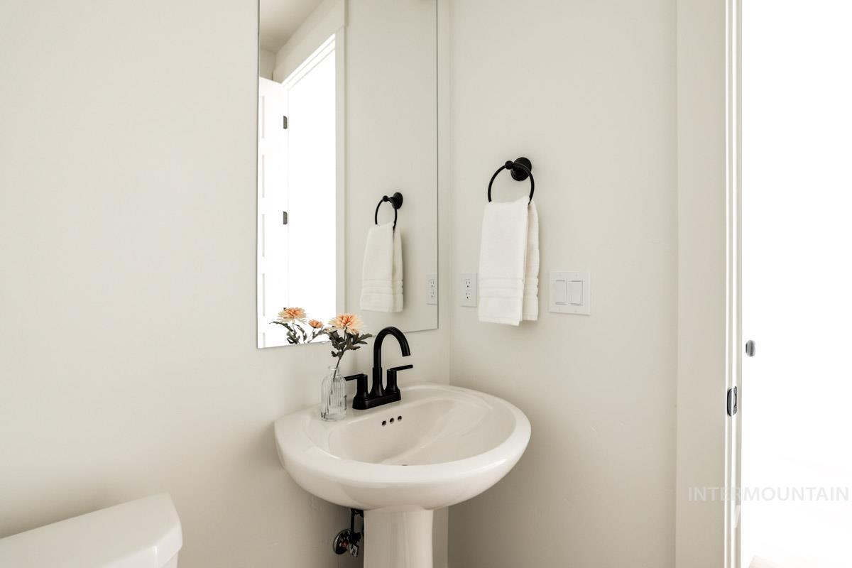18293 Pine Grove Ave Property Photo 23