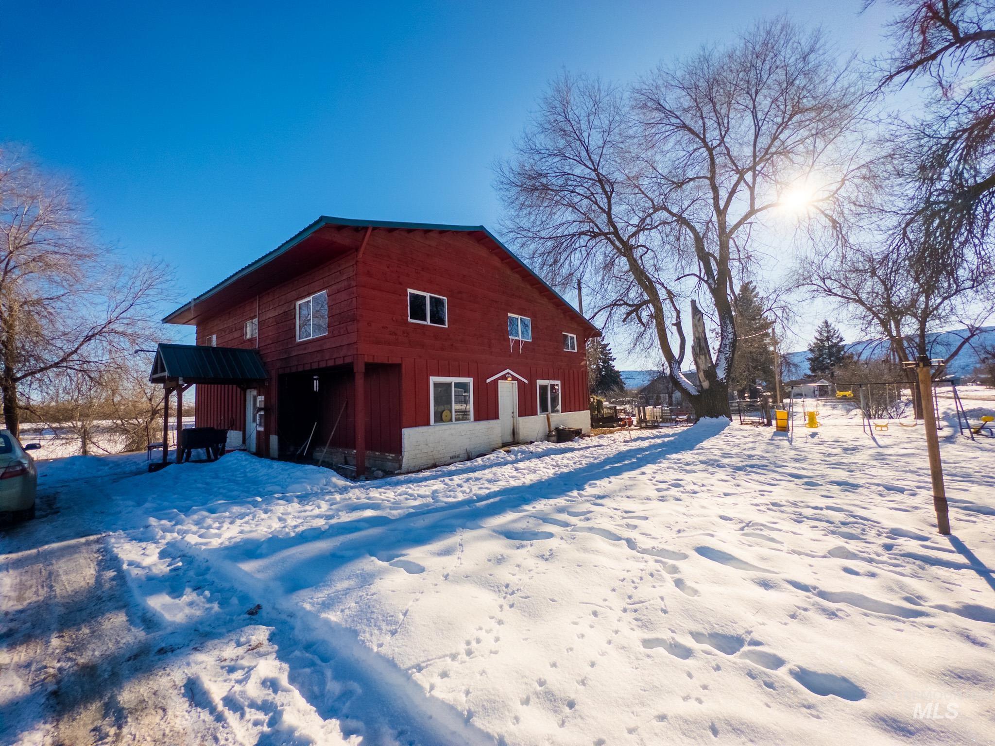 140 S Railroad St Property Photo
