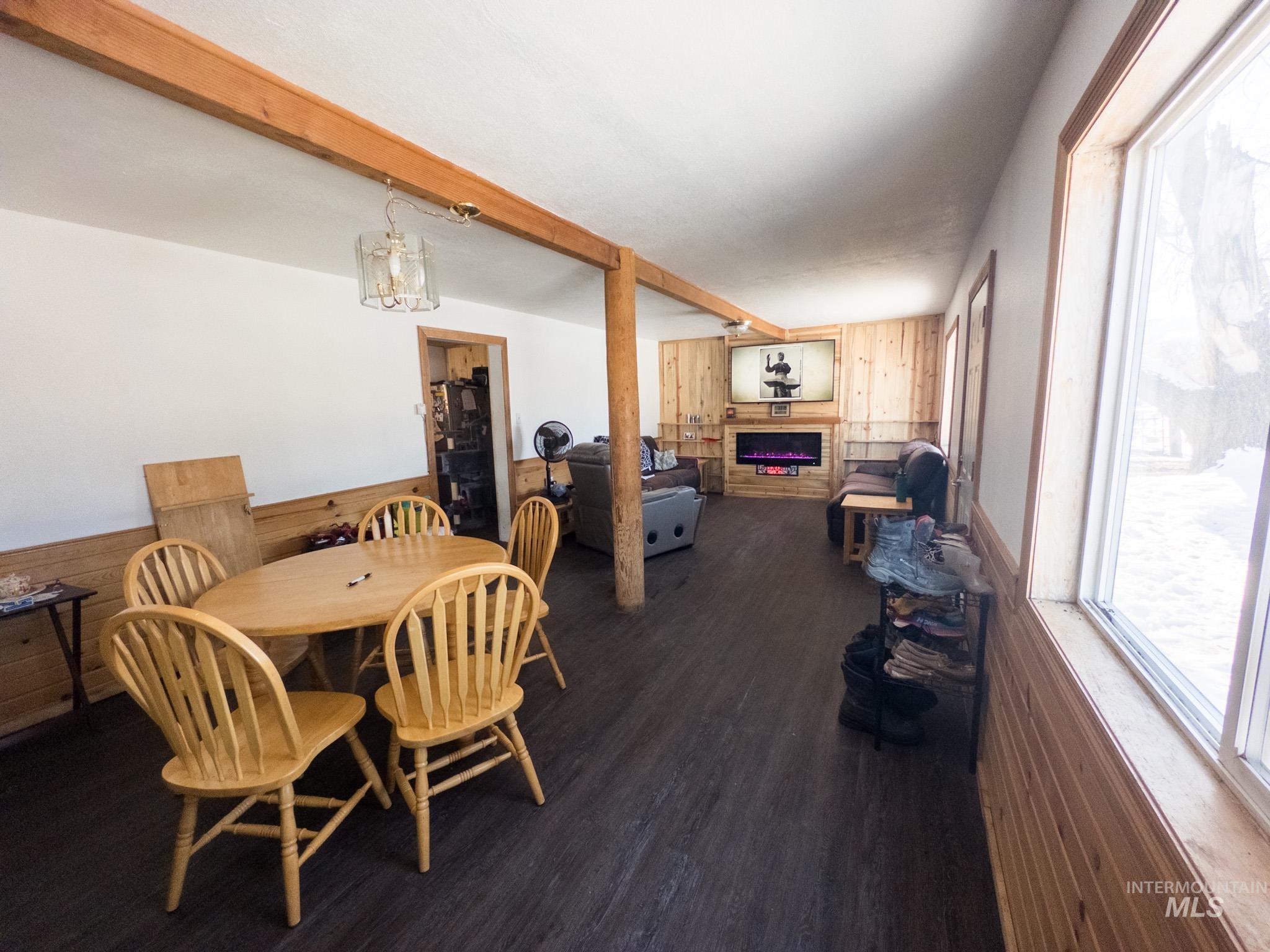 140 S Railroad St Property Photo 3