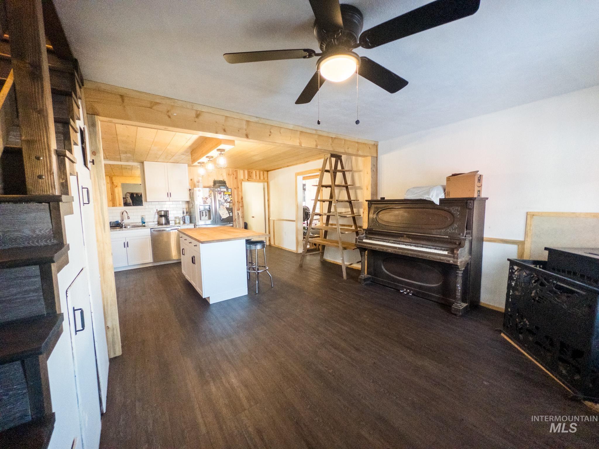 140 S Railroad St Property Photo 10