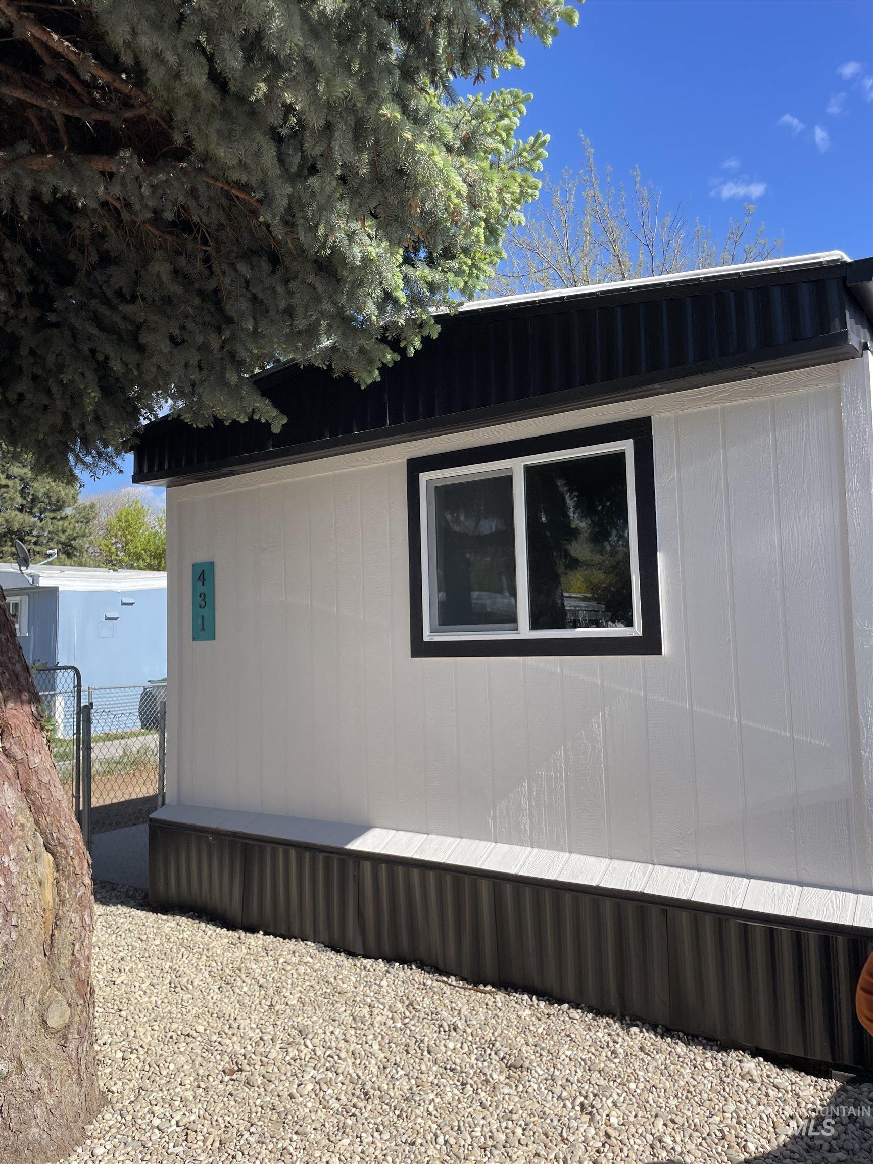 431 Mesquite St Property Photo 3