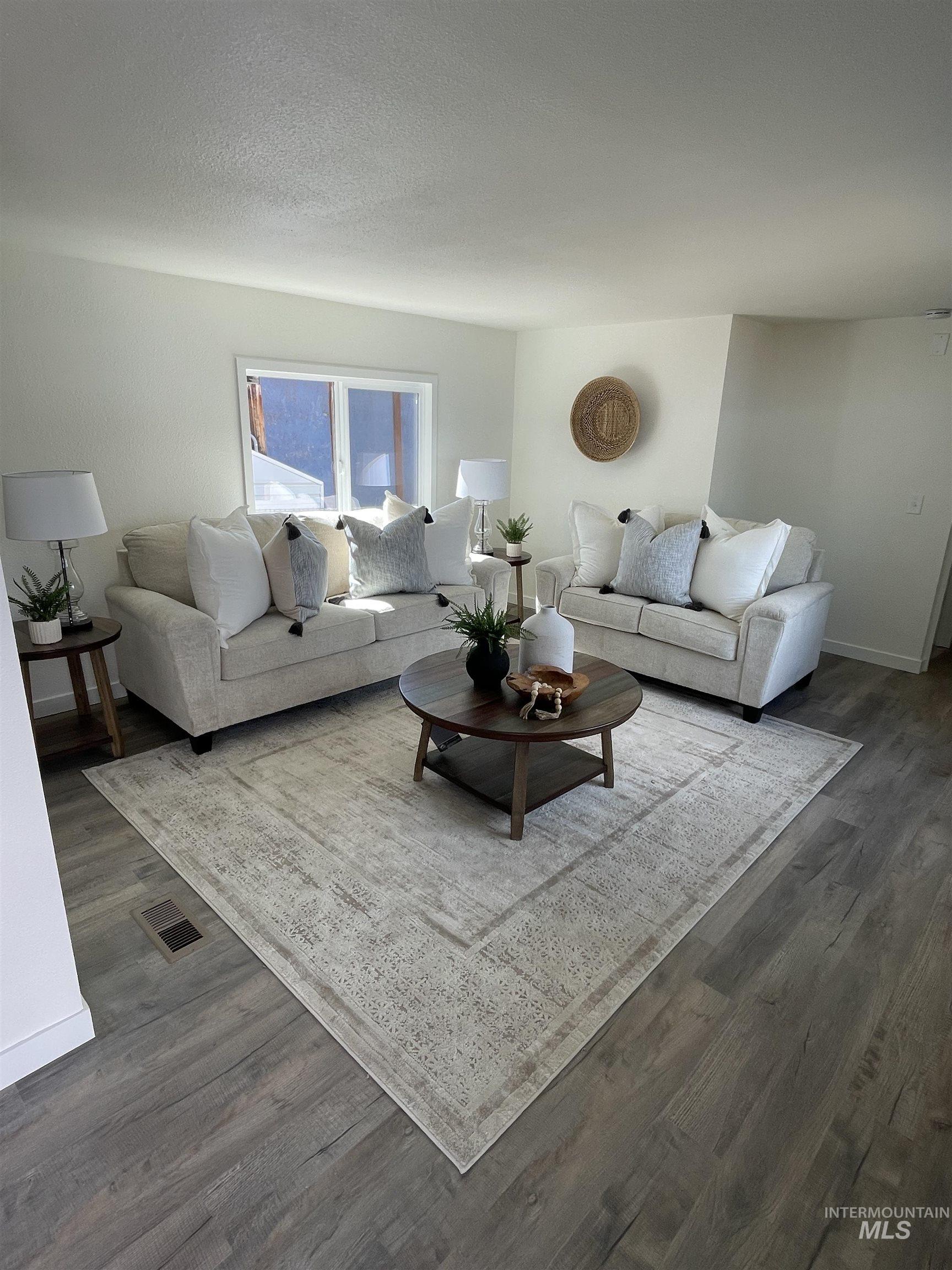 431 Mesquite St Property Photo 6