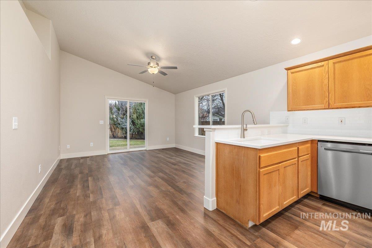 4112 W Cherrytree Ct Property Photo 3