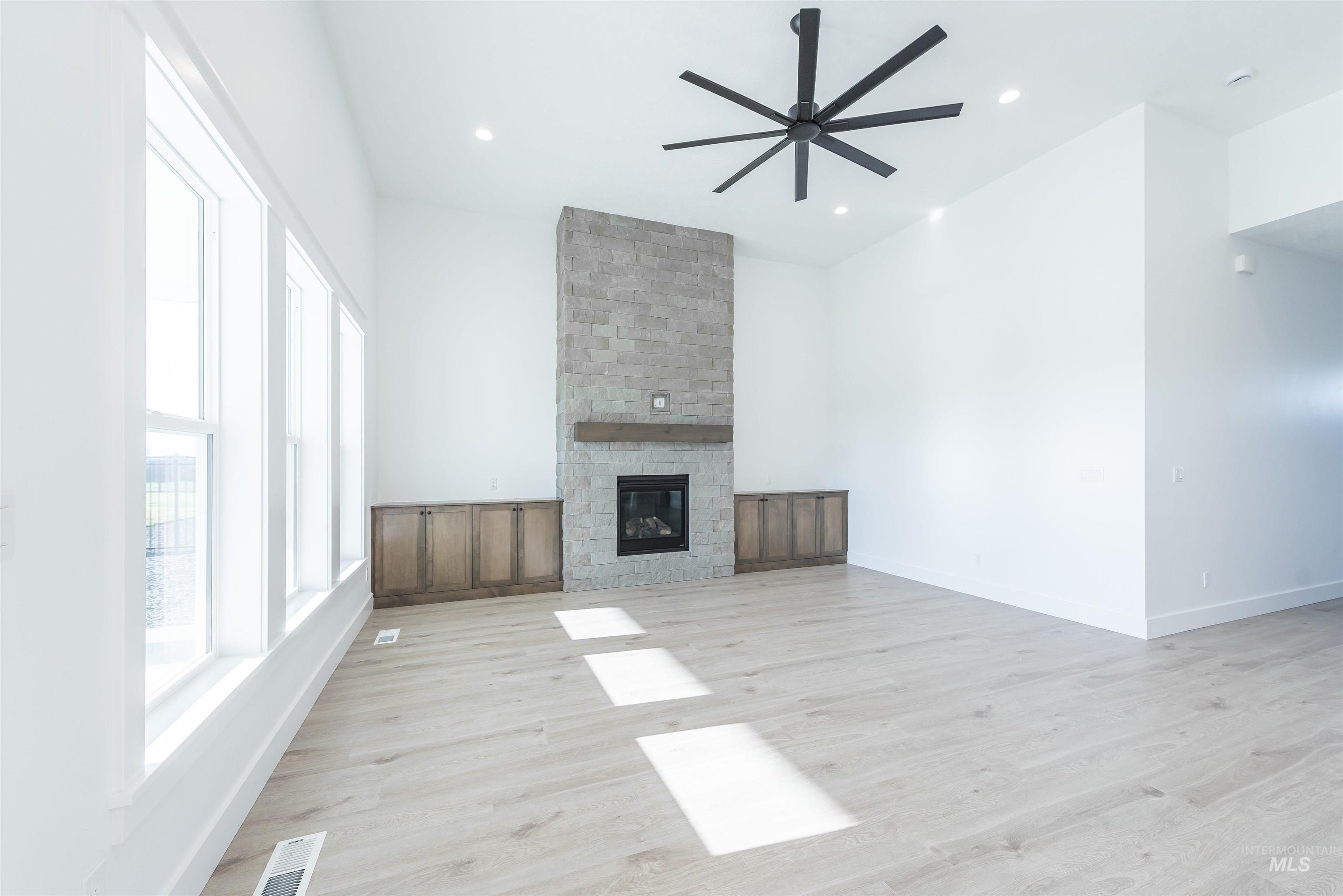 9660 S Prairie Falcon Ave. Property Photo 6