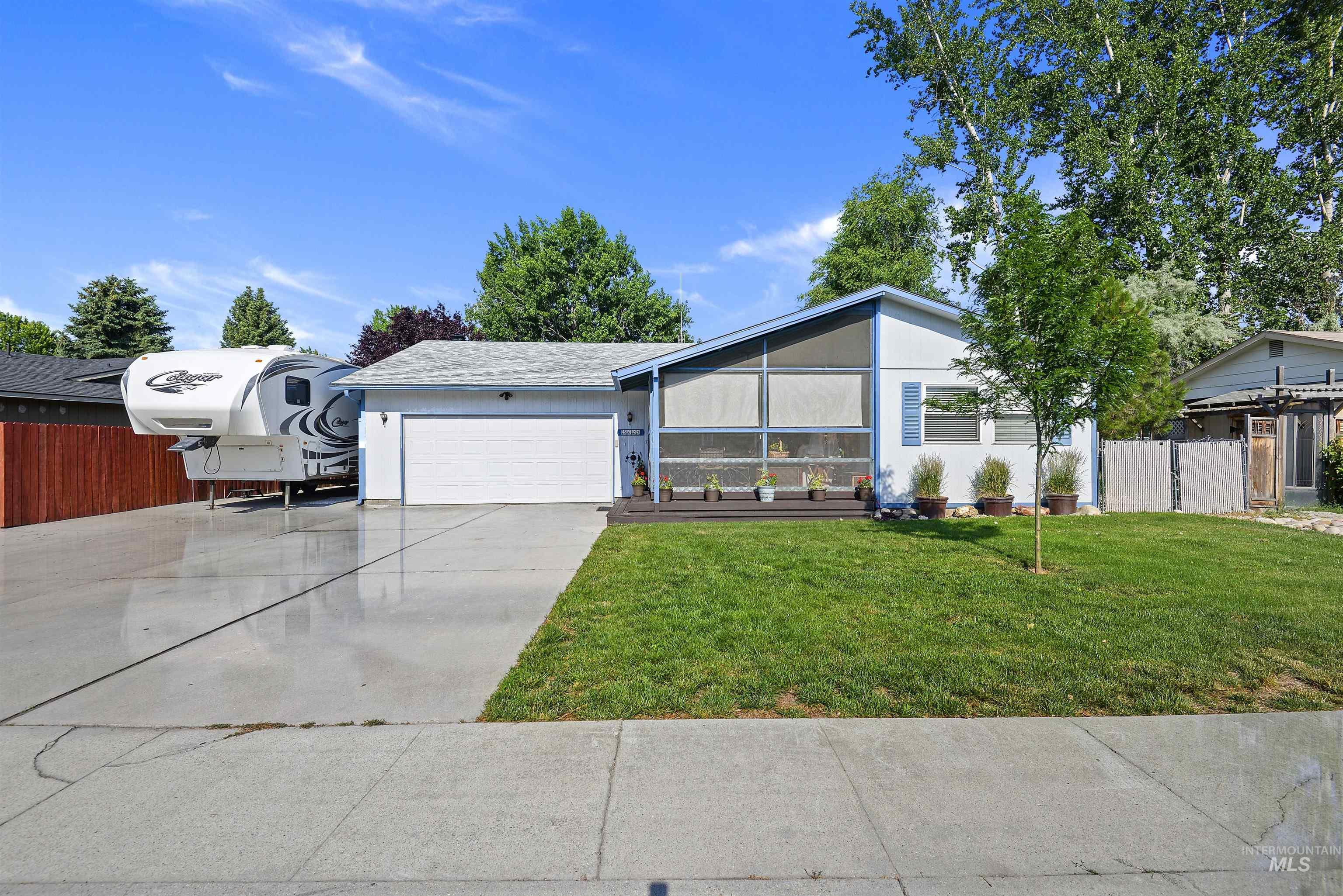 5627 N Millrun Property Photo
