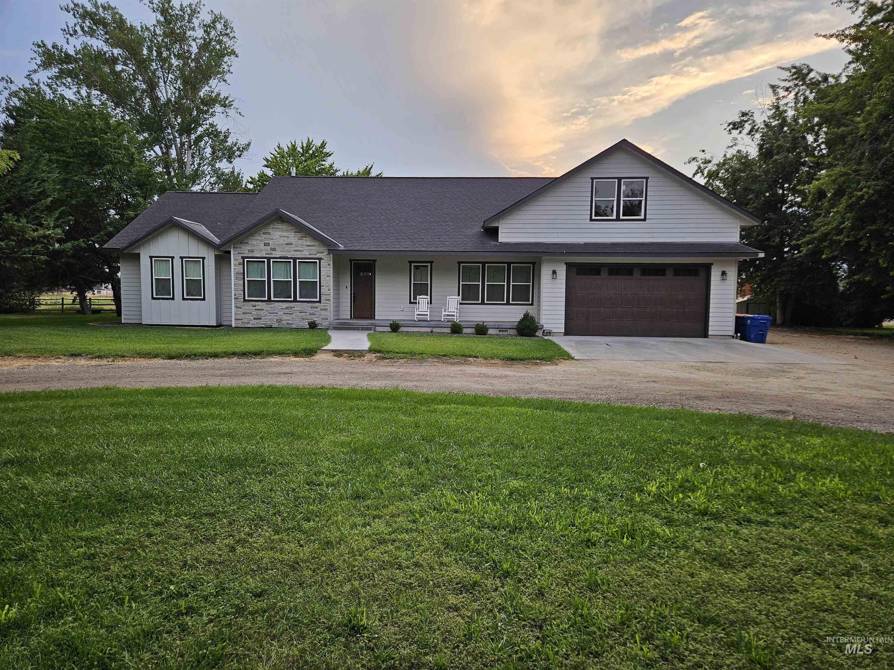 2919 N Duane Dr Property Photo 1