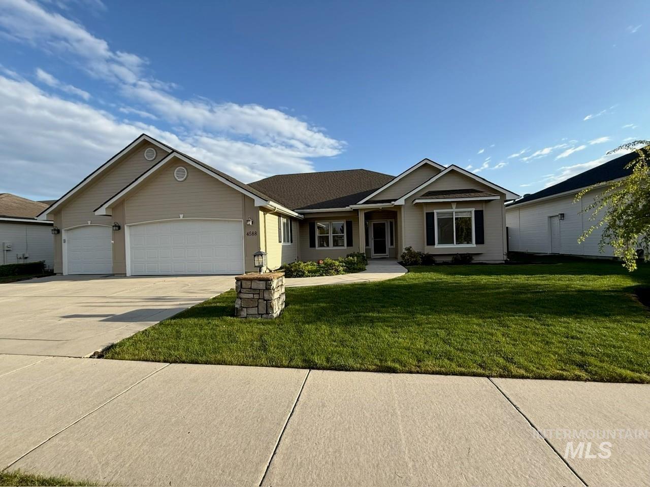 4588 W Moon Lake Drive Property Photo 1