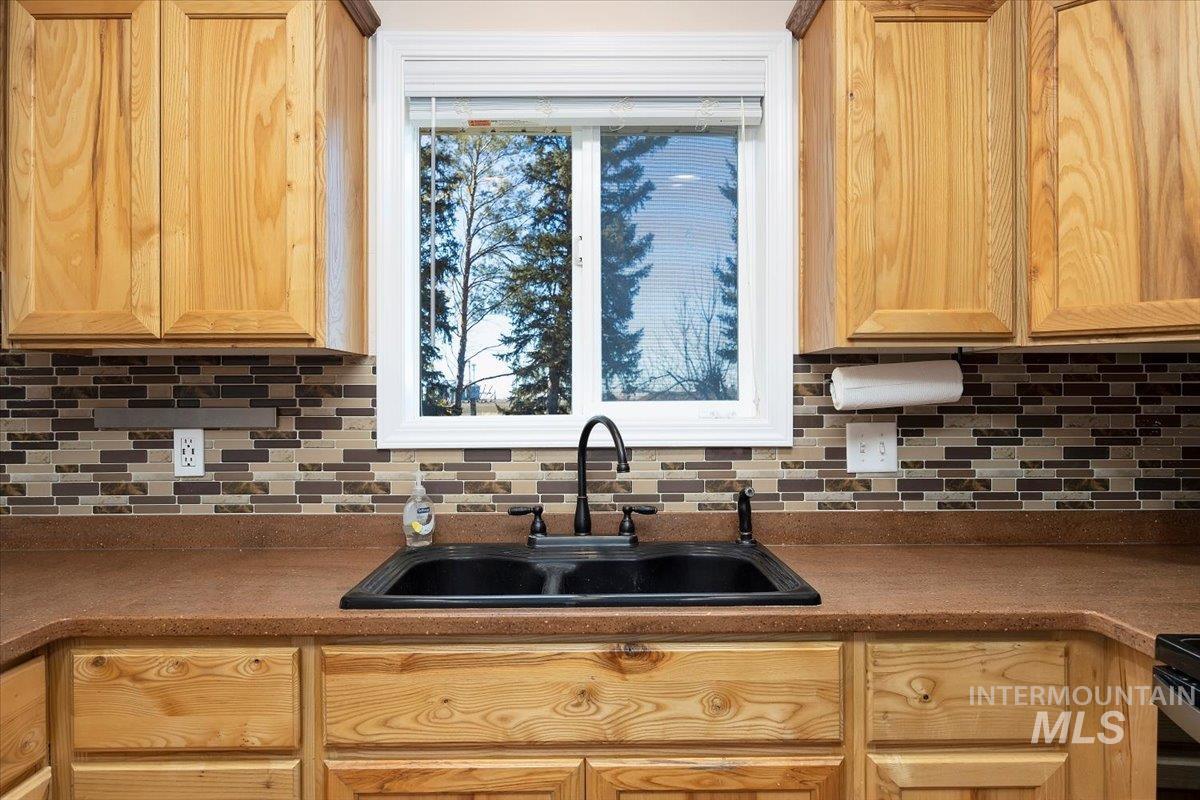 921 N 900 E Property Photo 12