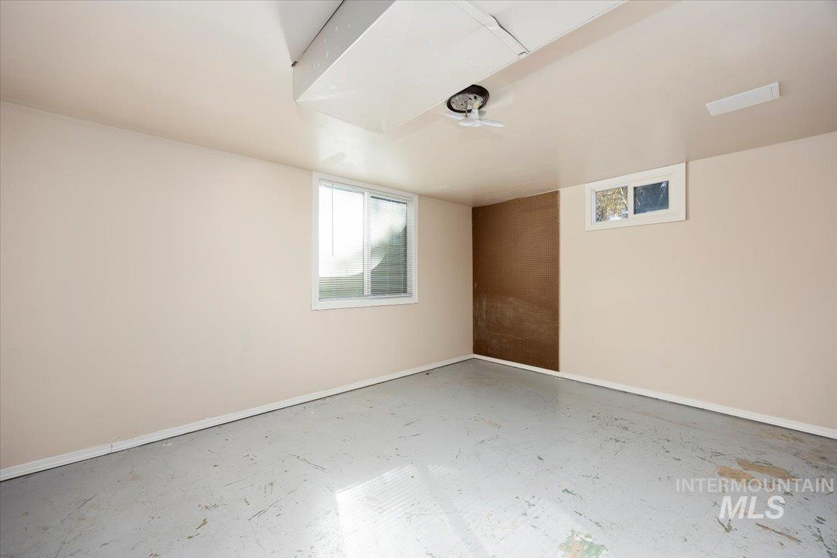 921 N 900 E Property Photo 21