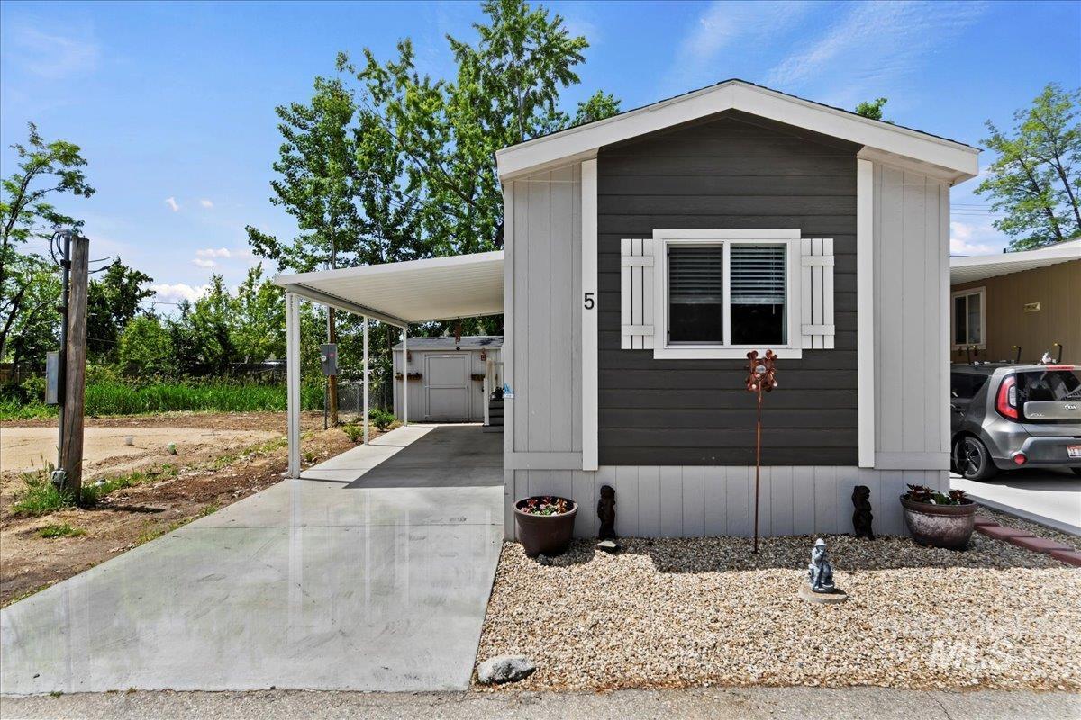 208 E 44th Street Property Photo 7